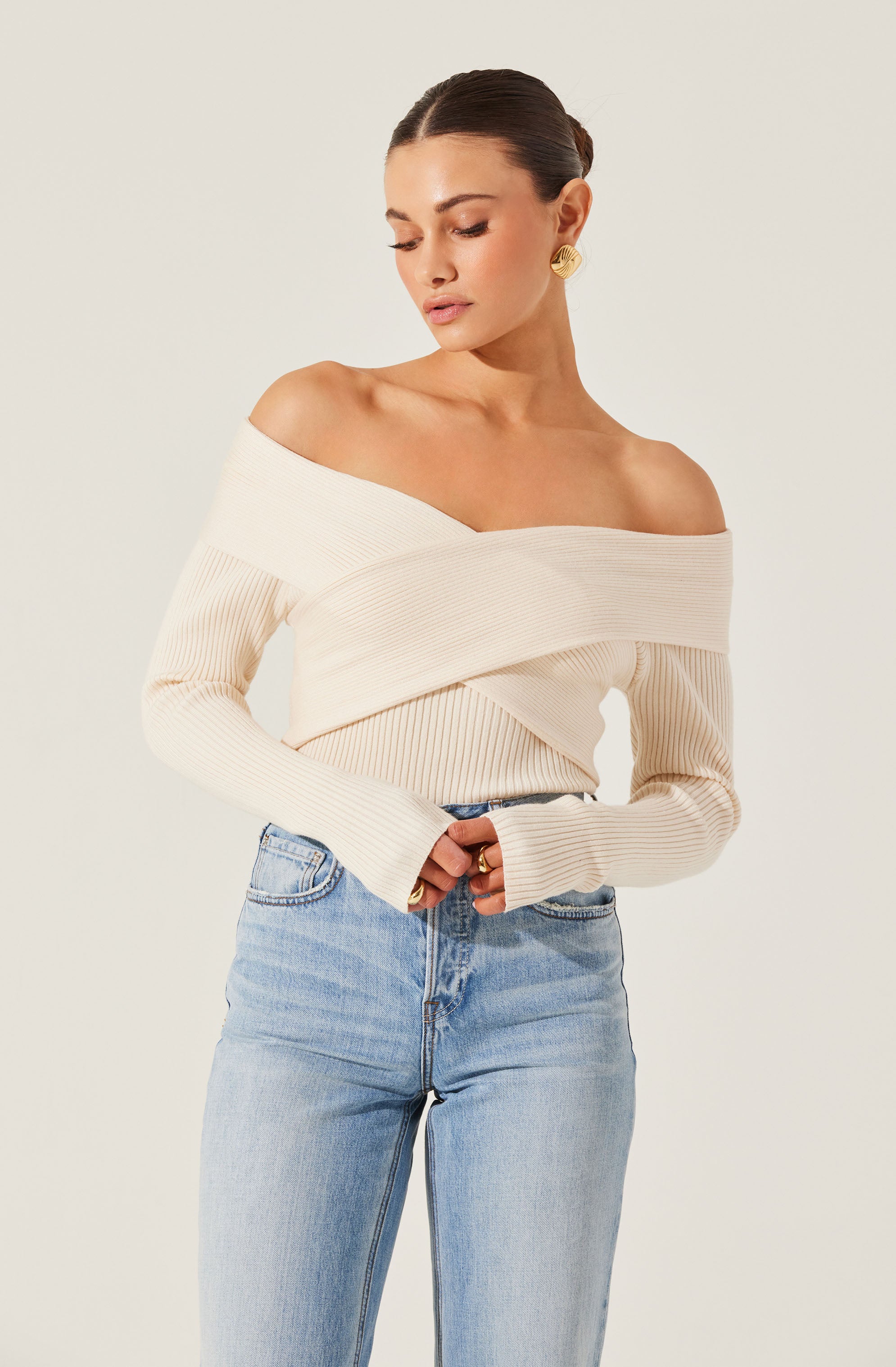 Off Shoulder Crossover Sweater-Aljck