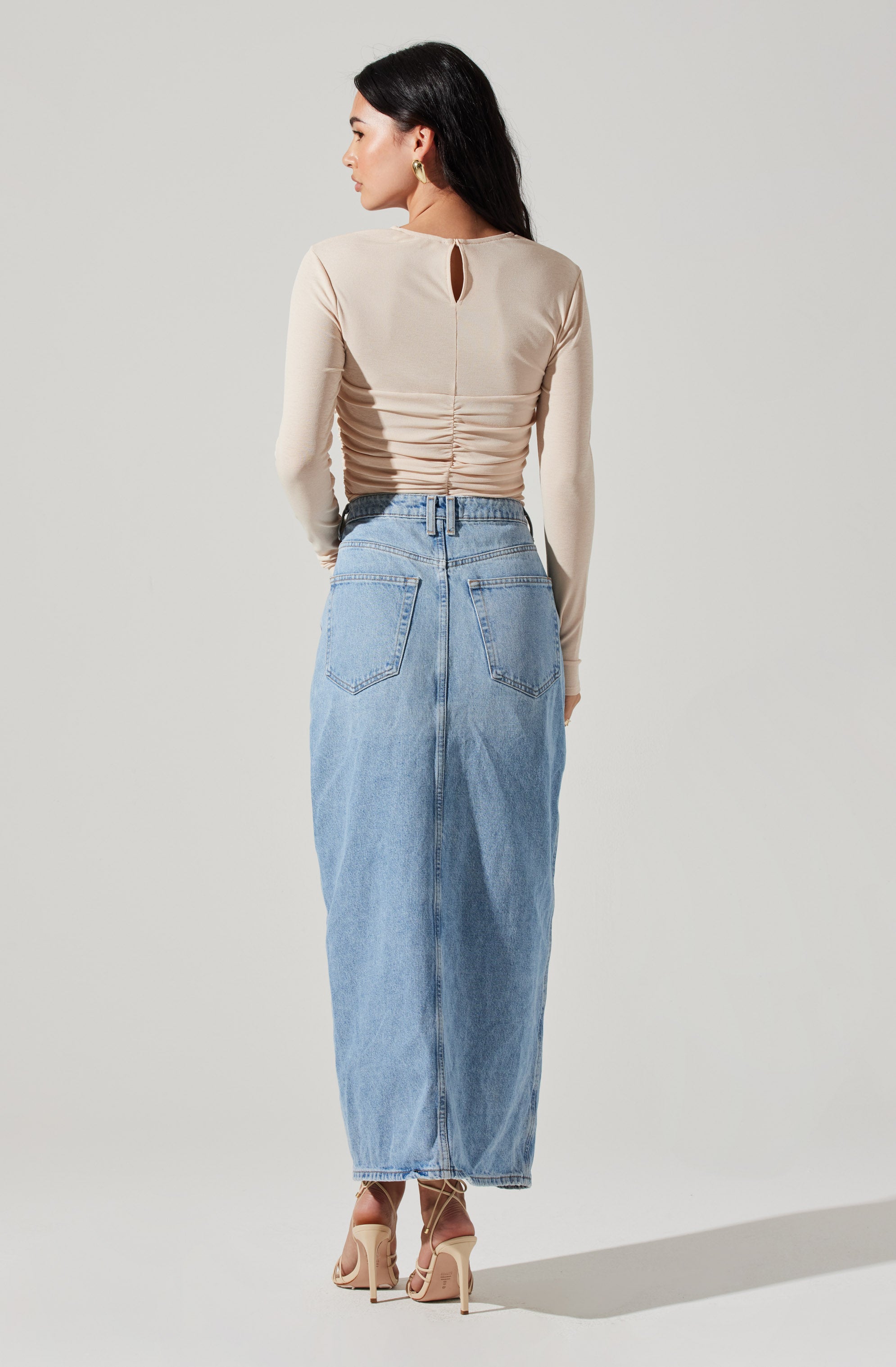 Center Ruched Long Sleeve Top-Aljck