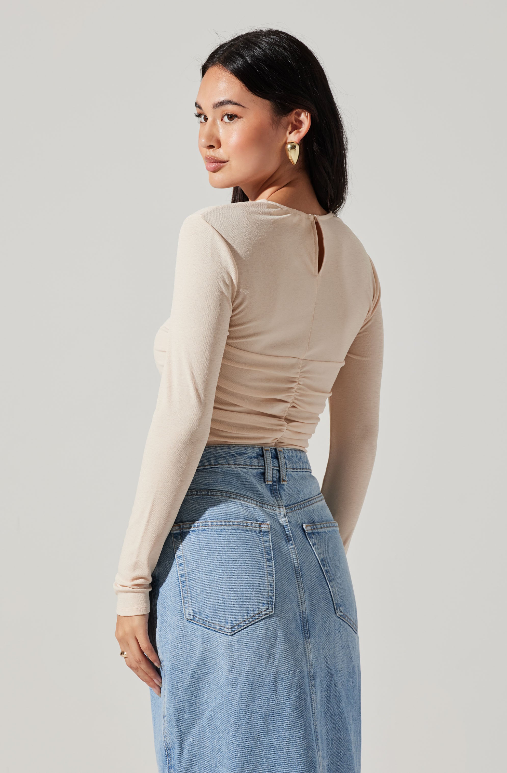 Center Ruched Long Sleeve Top-Aljck
