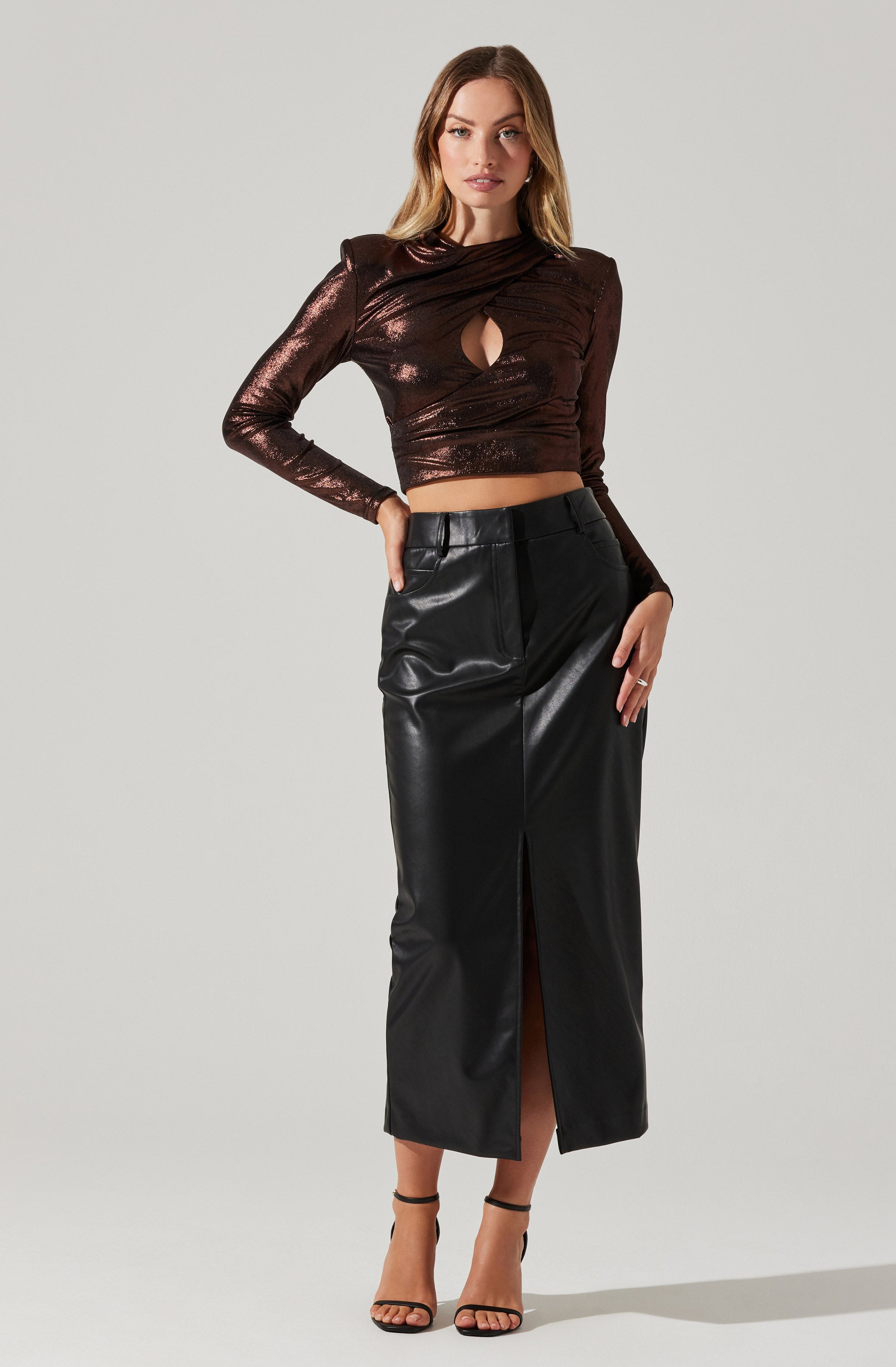 Metallic Keyhole Mock Neck Top-Aljck