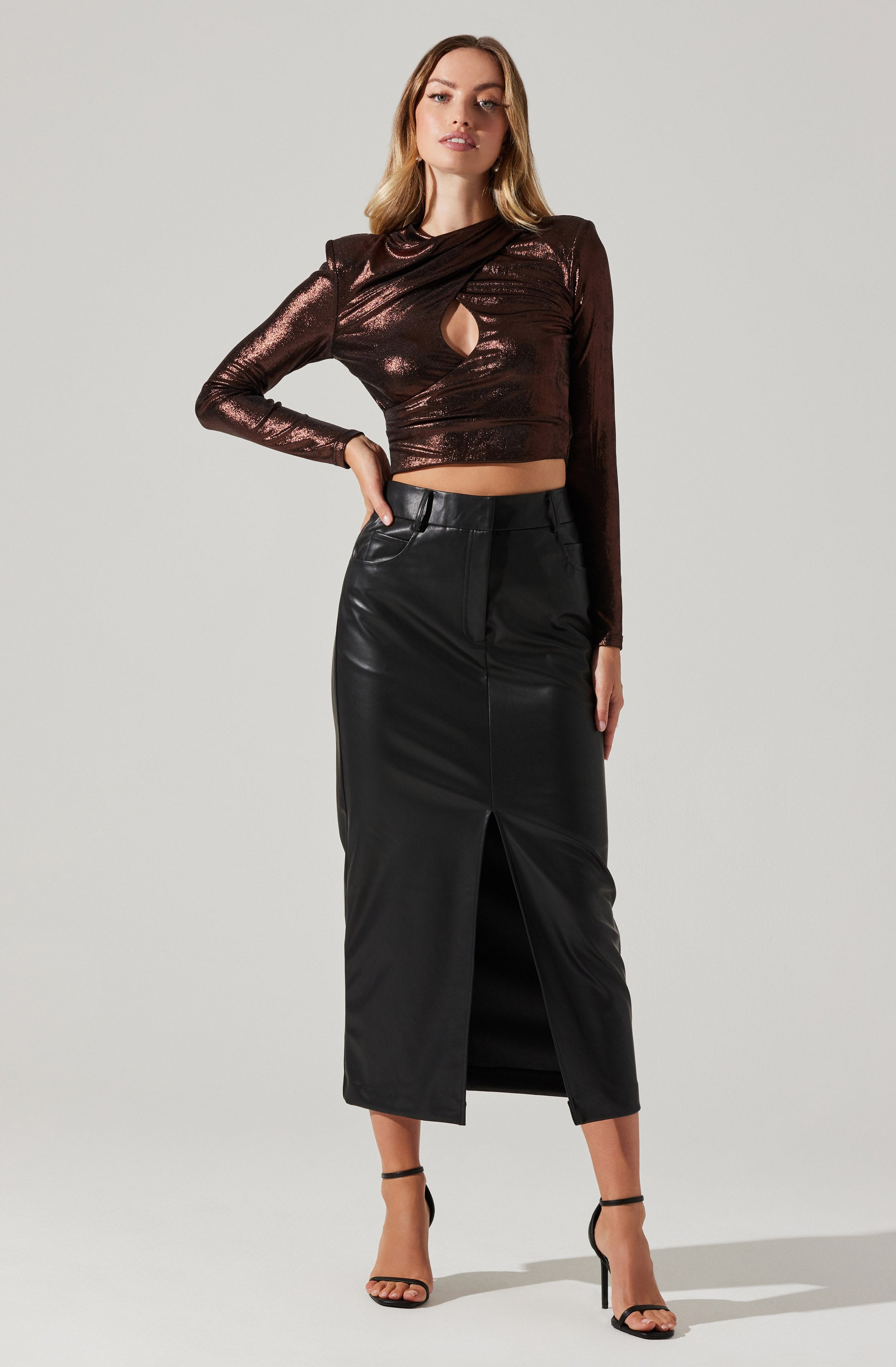 Metallic Keyhole Mock Neck Top-Aljck
