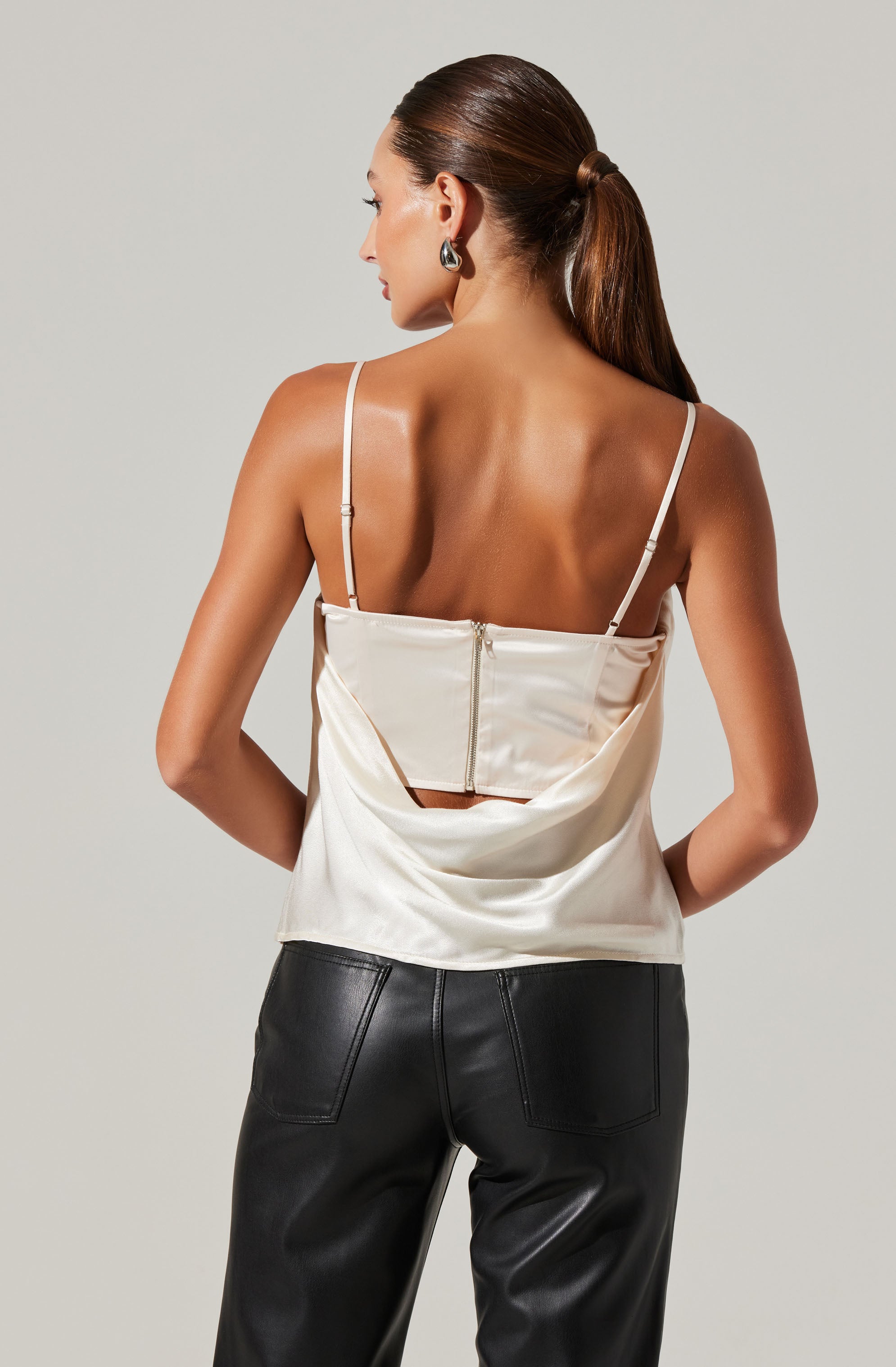 Contrast Cowl Tank-Aljck