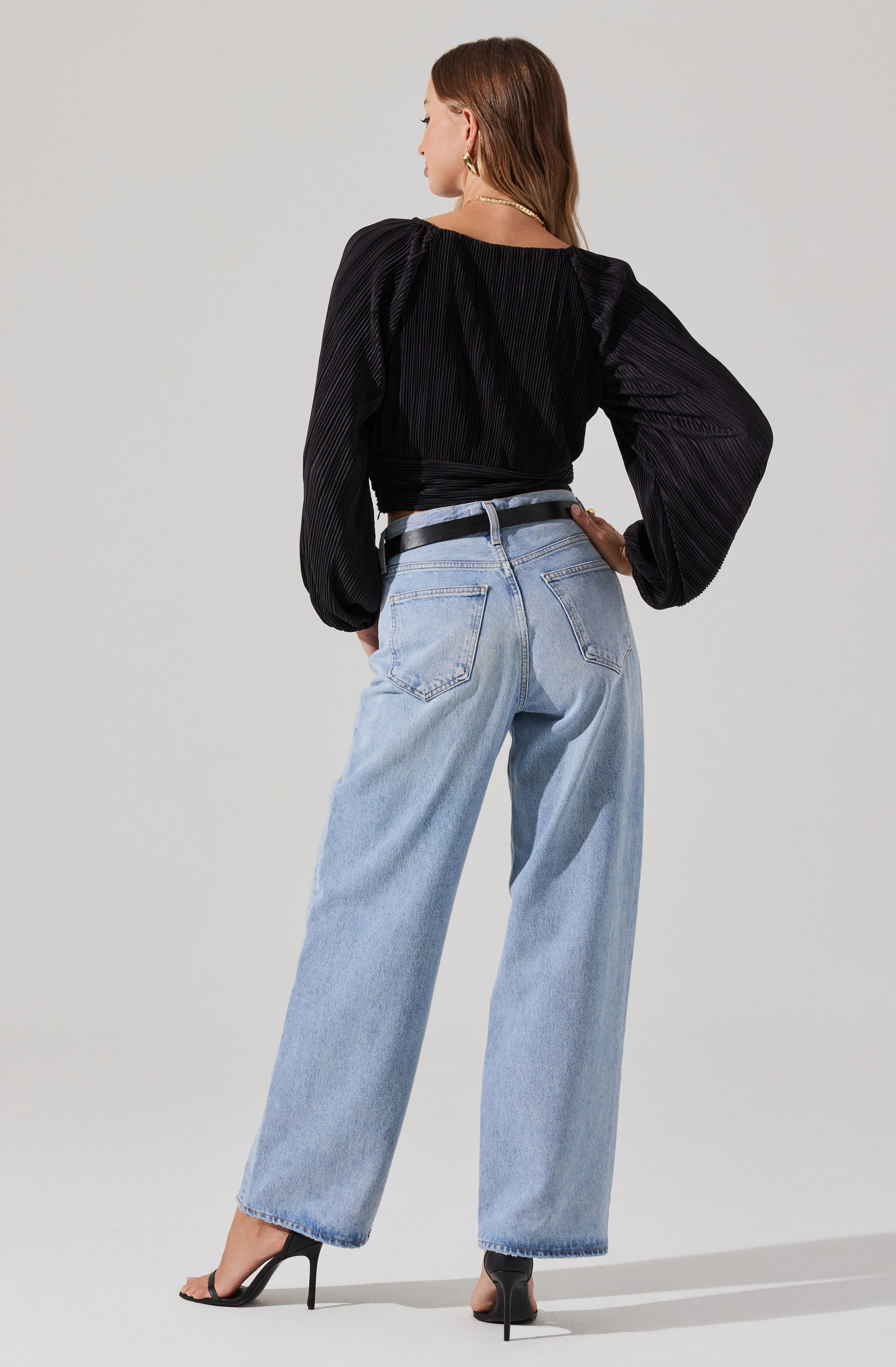 Long Sleeve Twist Plisse Top-Aljck