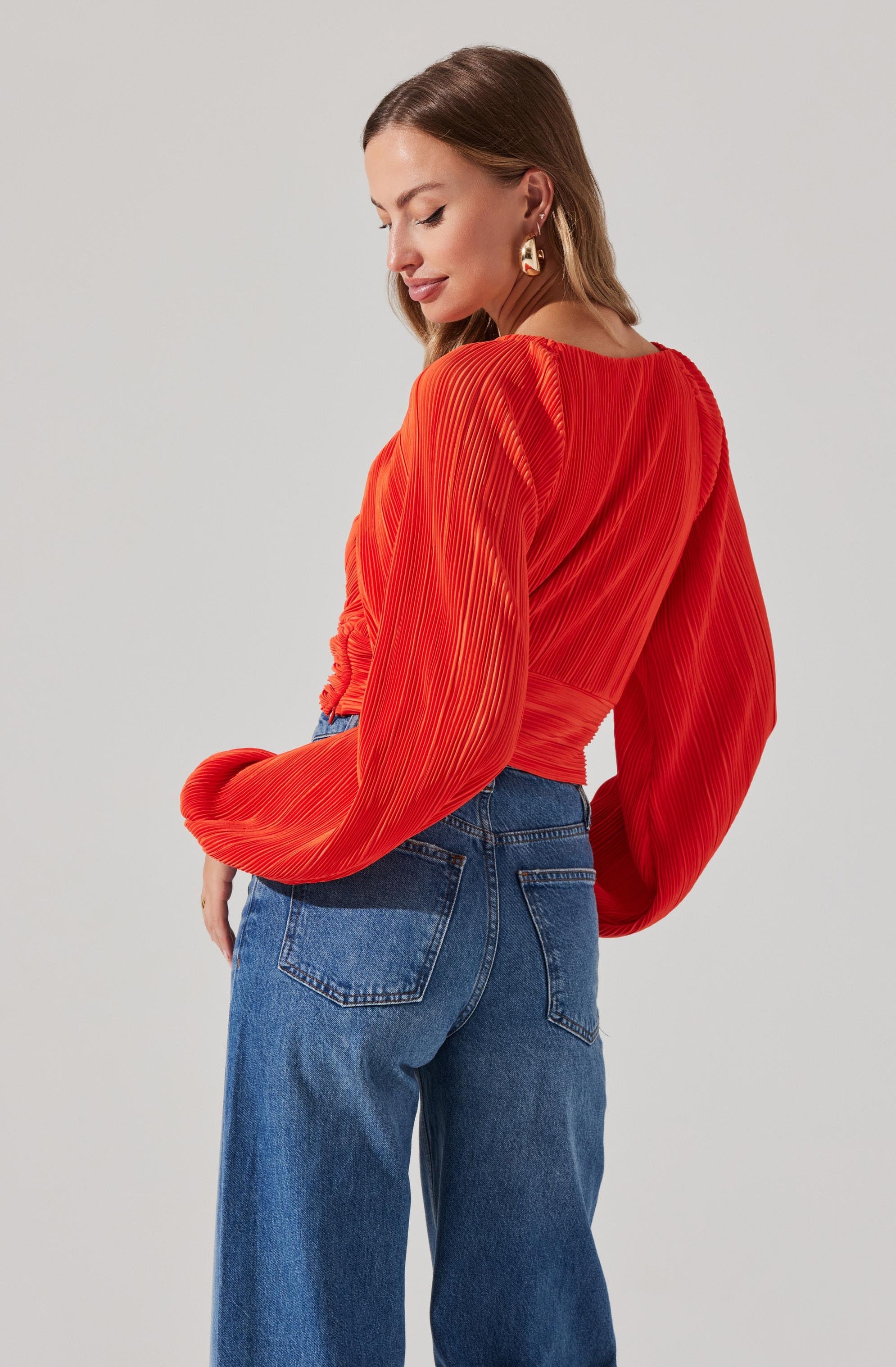 Long Sleeve Twist Plisse Top-Aljck