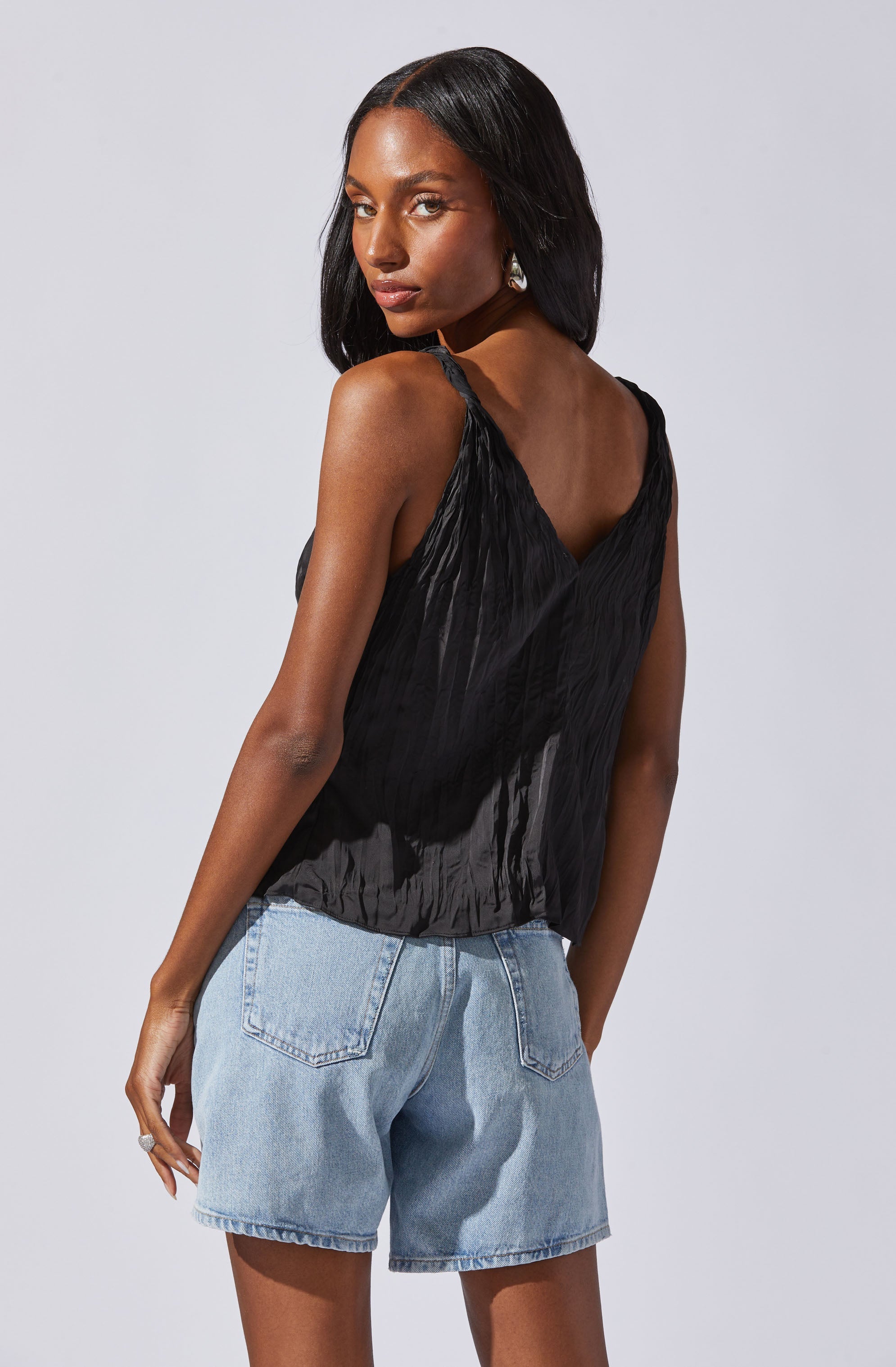 Plisse V-Neck Tank Top-Aljck