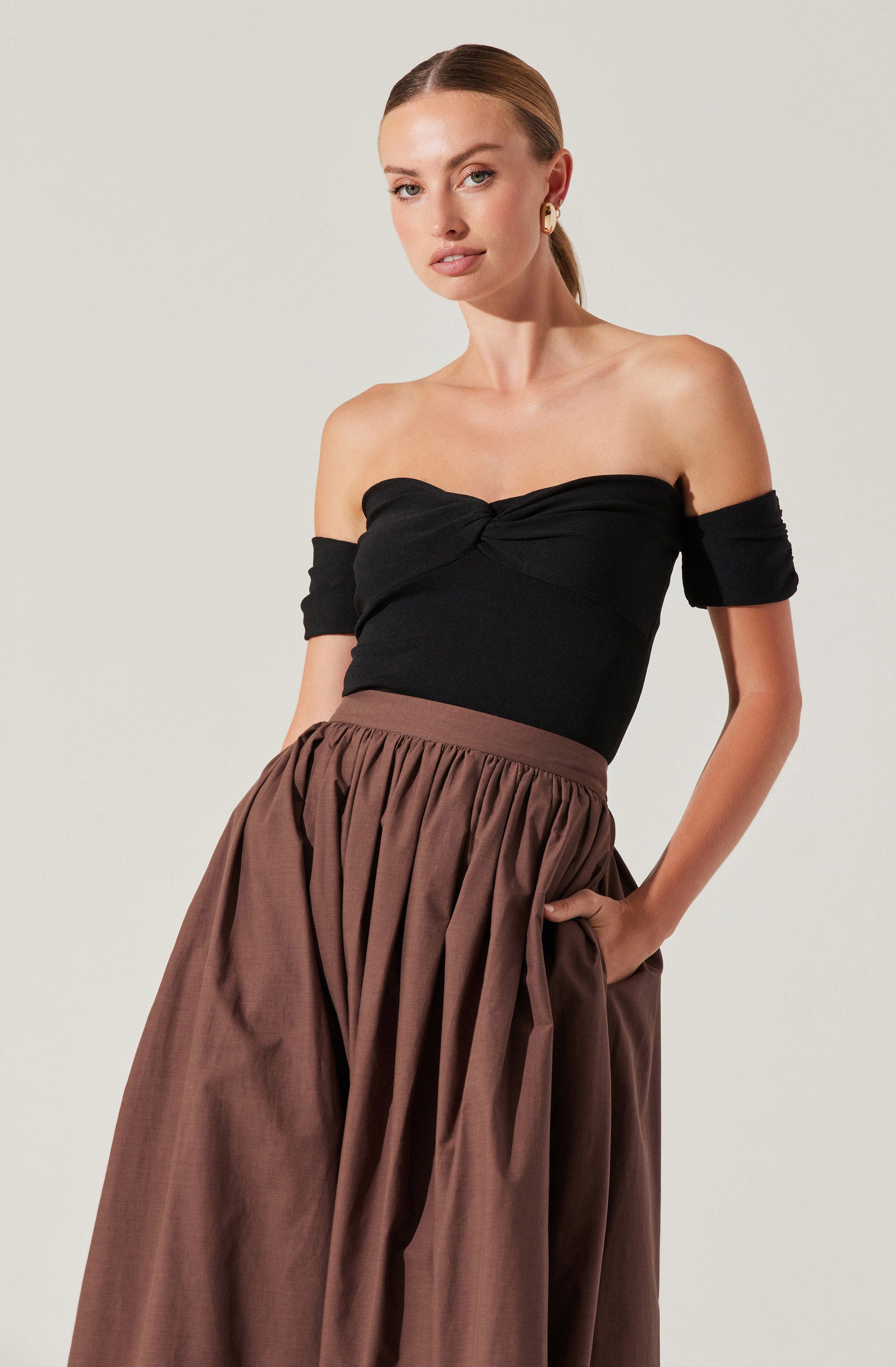 Twist Front Off Shoulder Top-Aljck