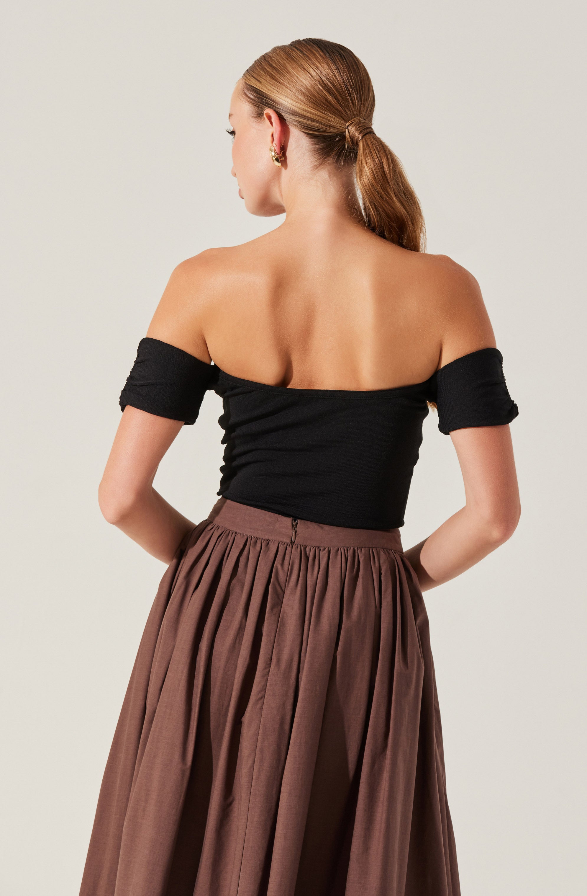 Twist Front Off Shoulder Top-Aljck