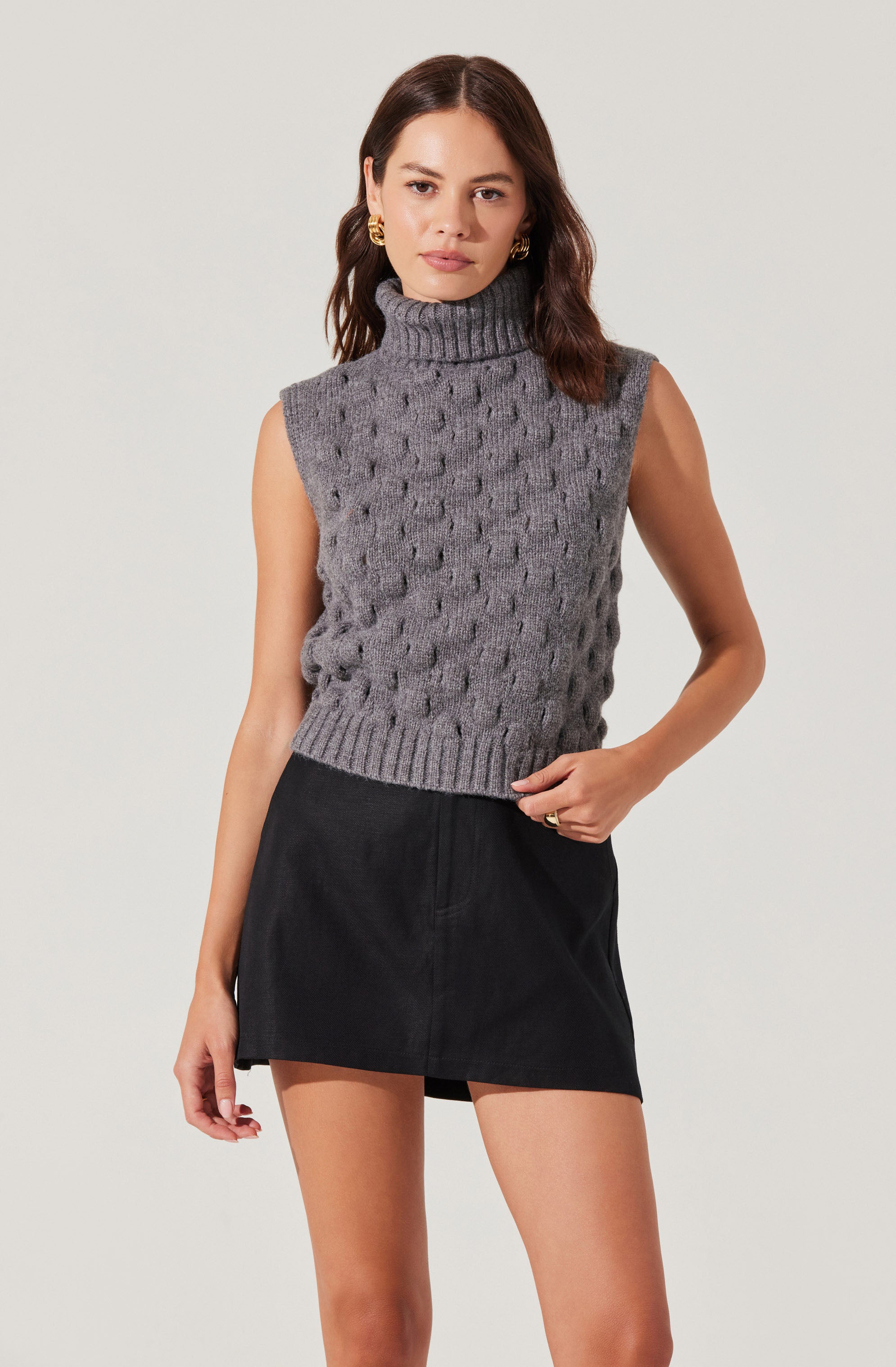 Textured Turtleneck Sweater Vest-Aljck