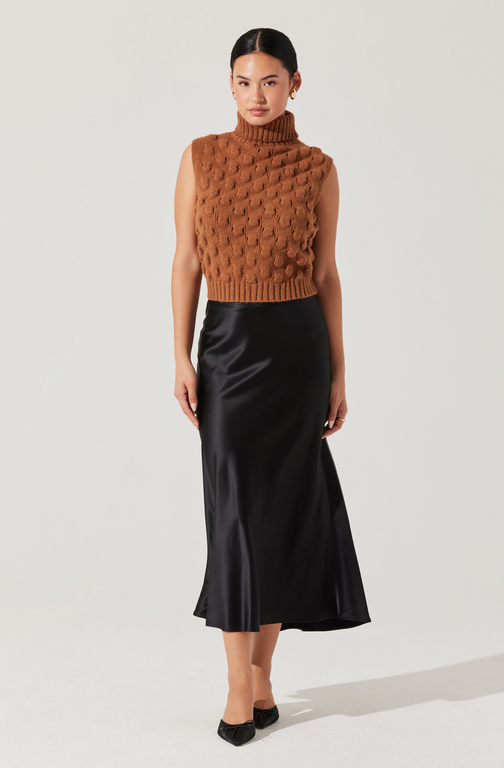 Textured Turtleneck Sweater Vest-Aljck