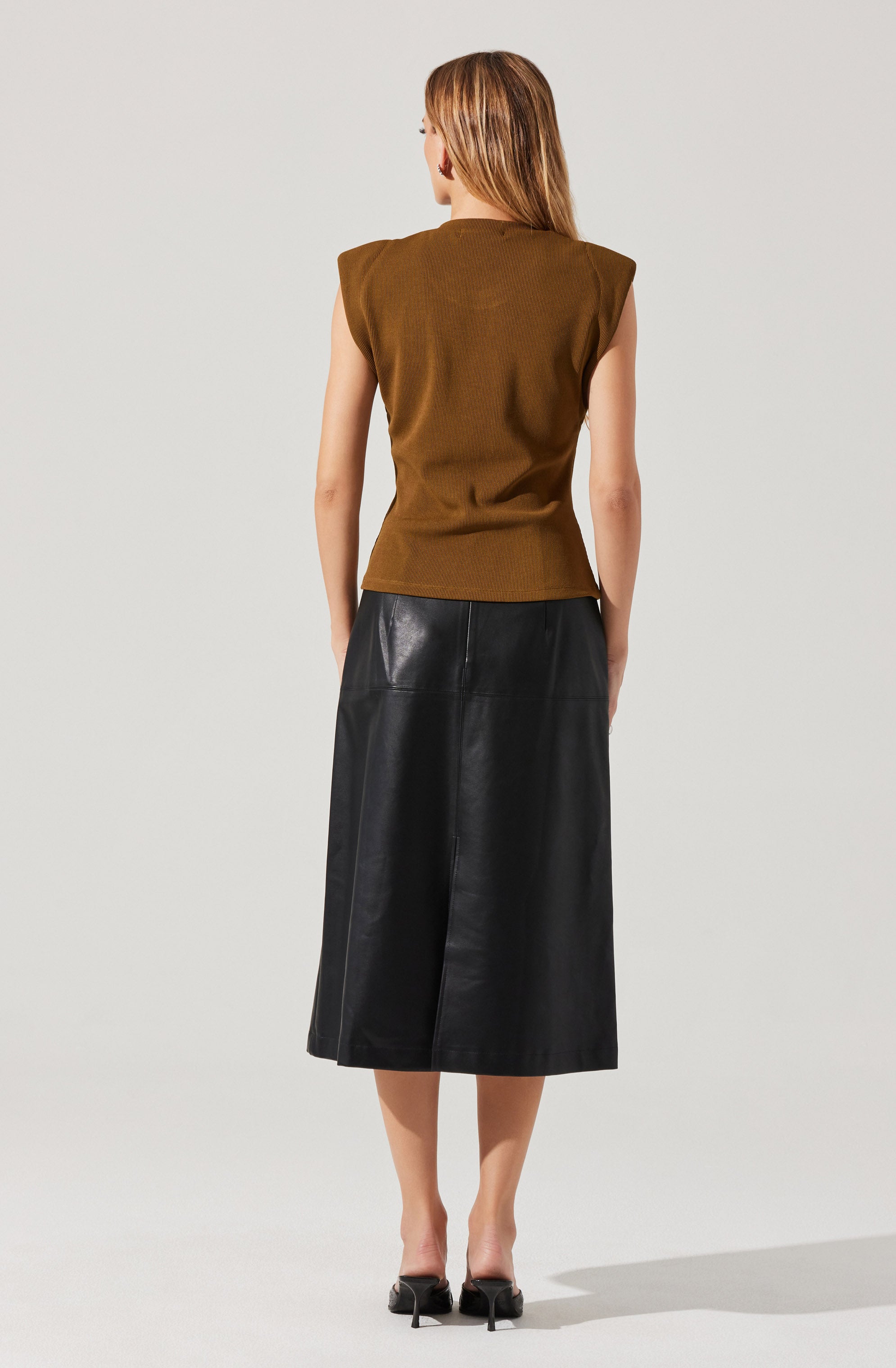 Cinched Waist Ribbed Knit Top-Aljck