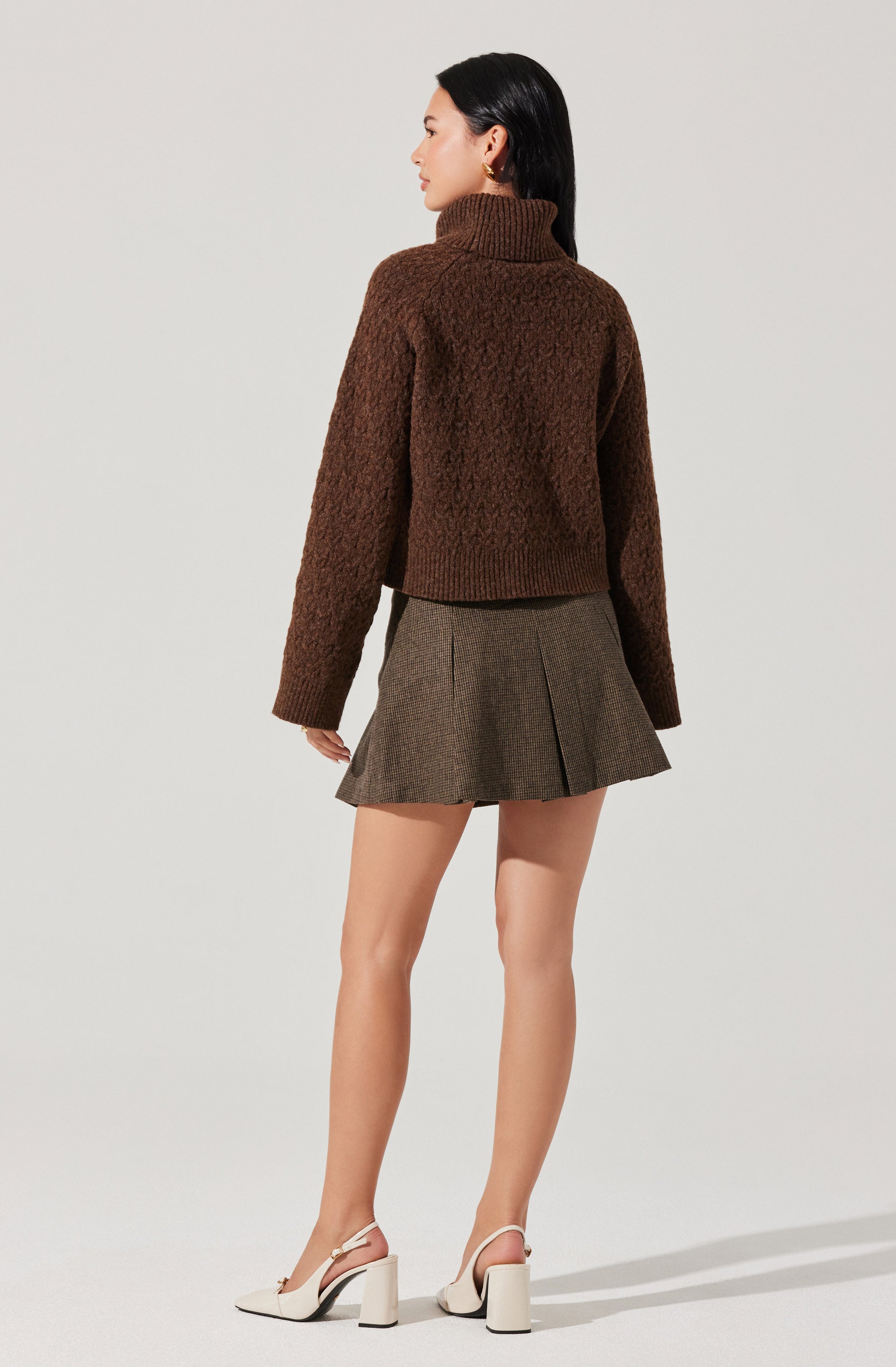 Textured Boxy Turtleneck Sweater-Aljck