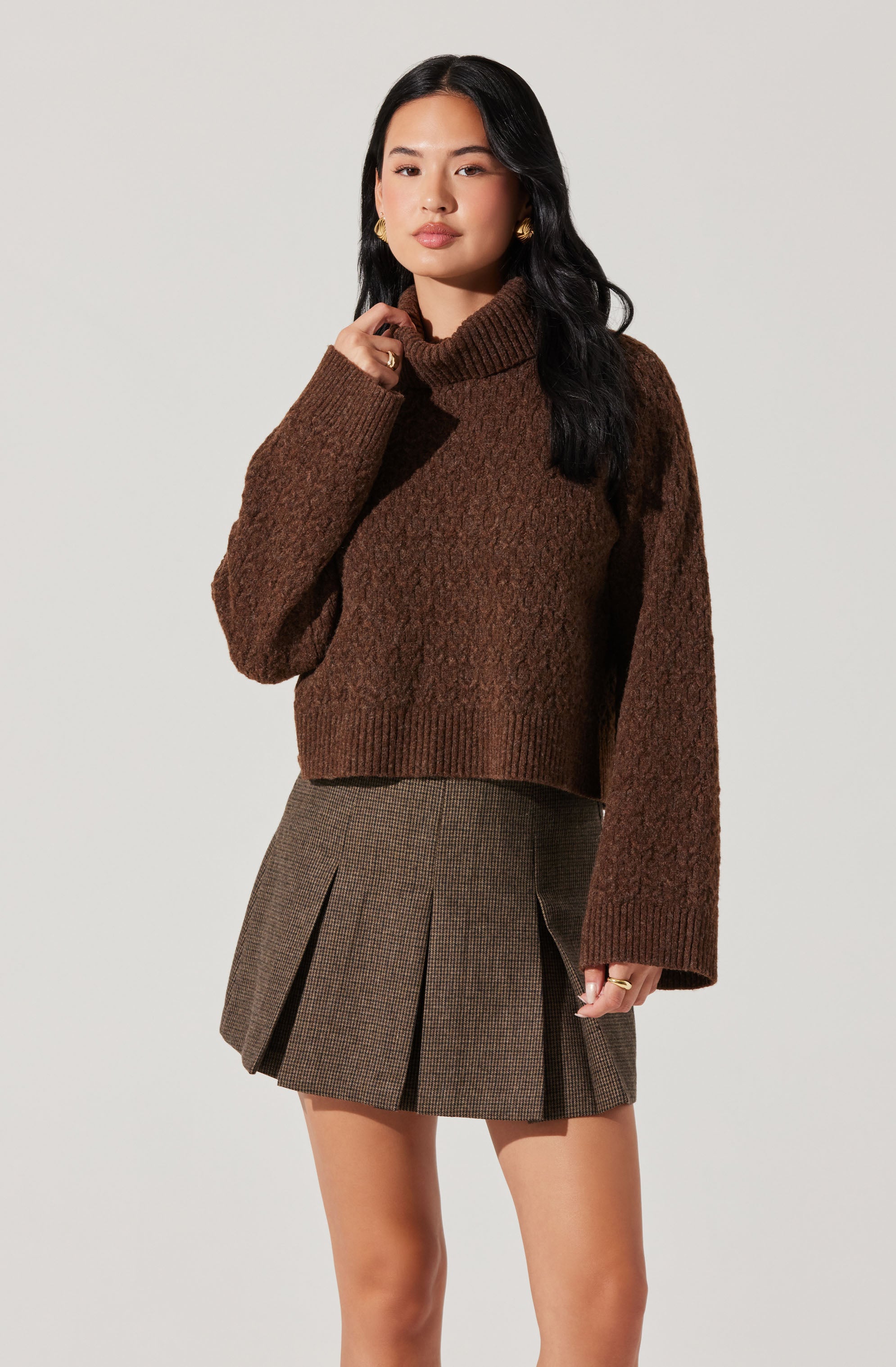 Textured Boxy Turtleneck Sweater-Aljck