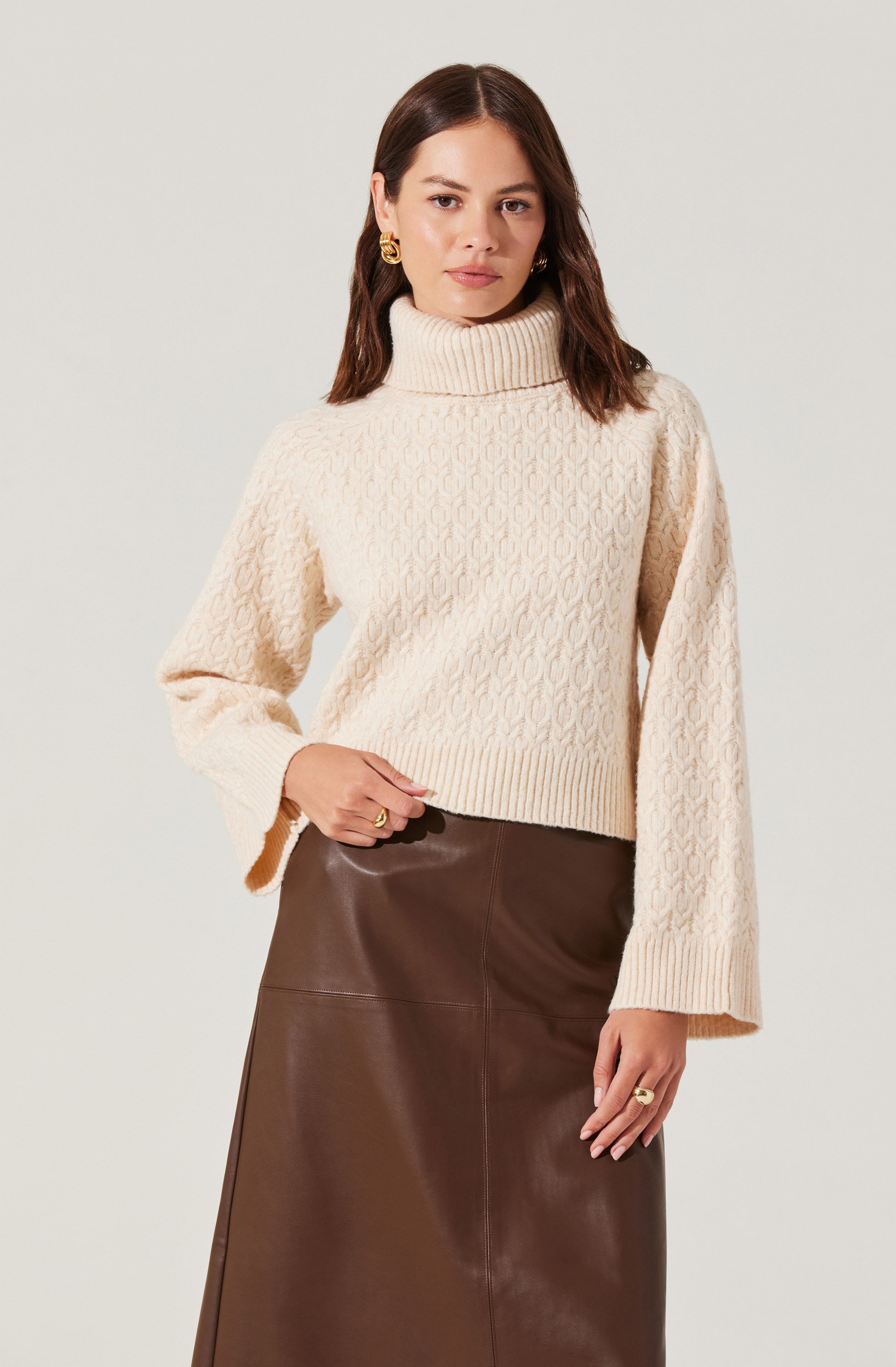 Textured Boxy Turtleneck Sweater-Aljck