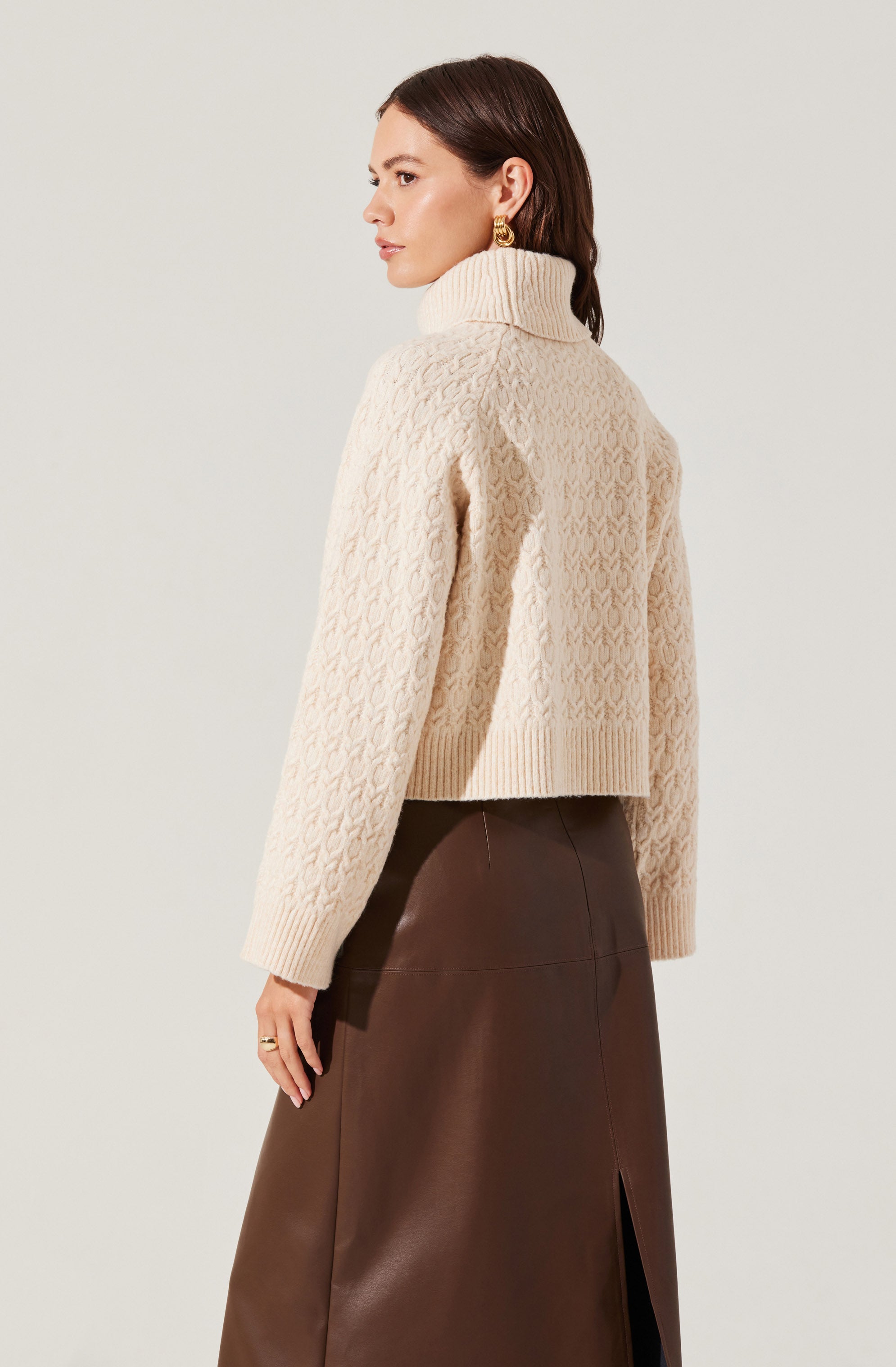 Textured Boxy Turtleneck Sweater-Aljck