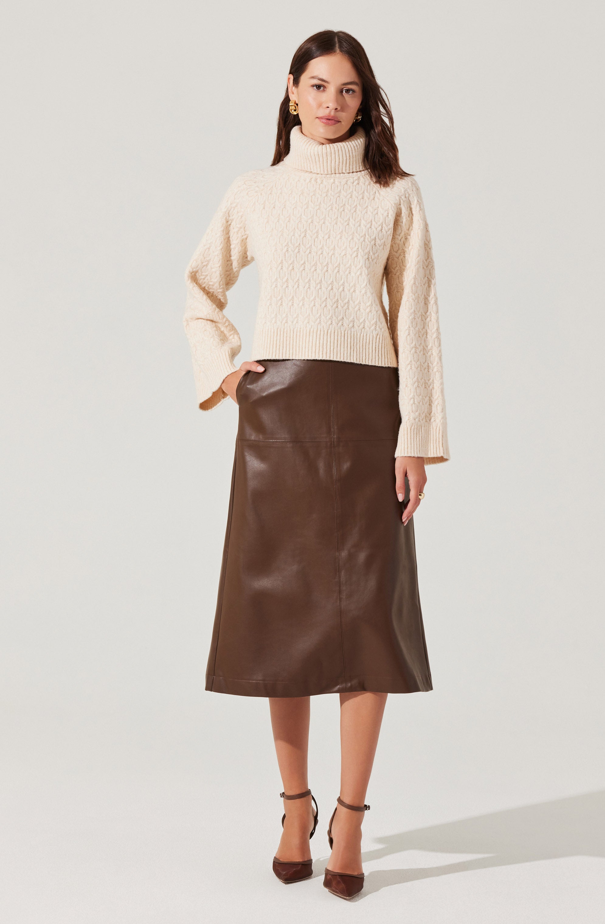 Textured Boxy Turtleneck Sweater-Aljck