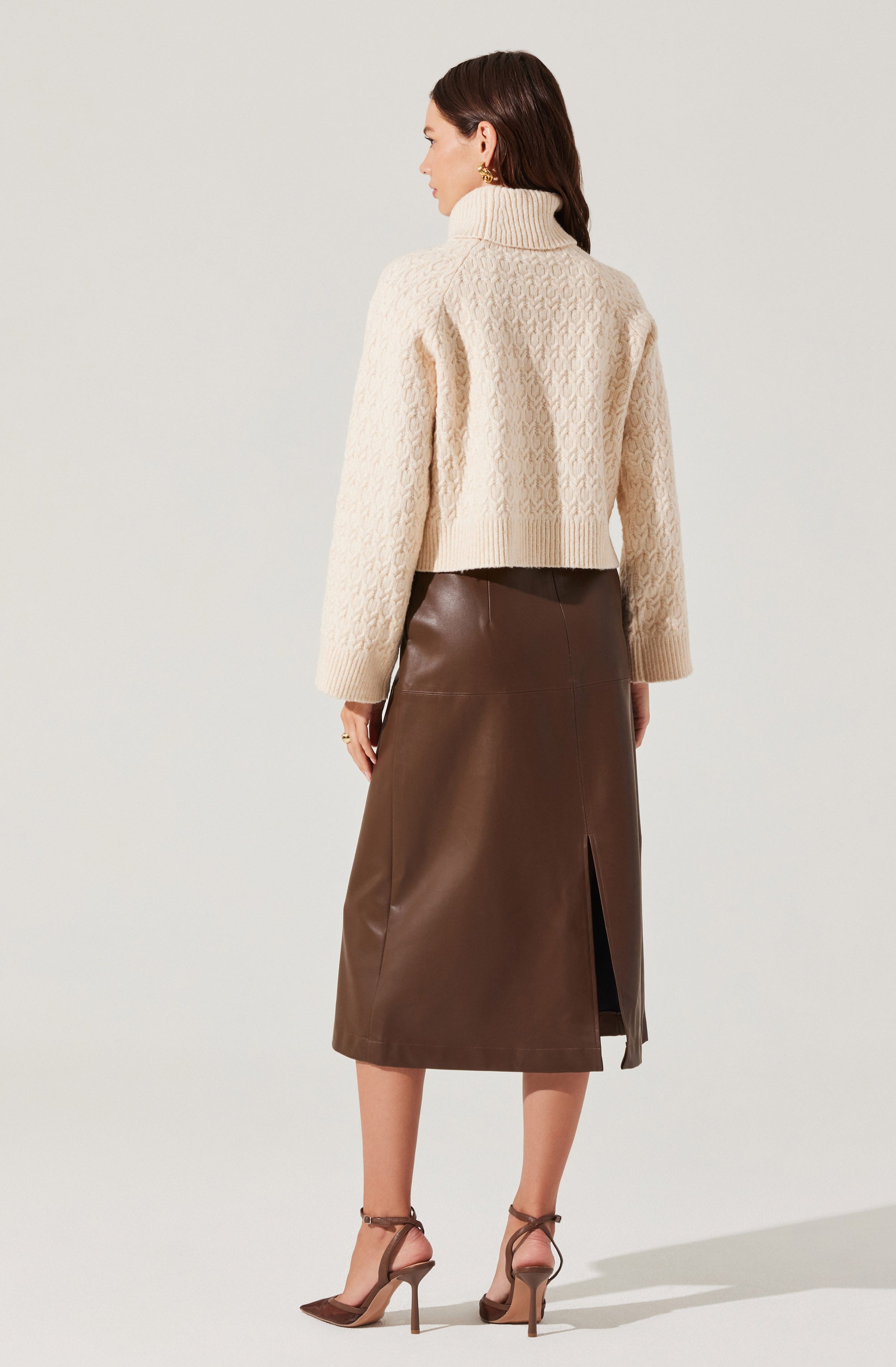 Textured Boxy Turtleneck Sweater-Aljck