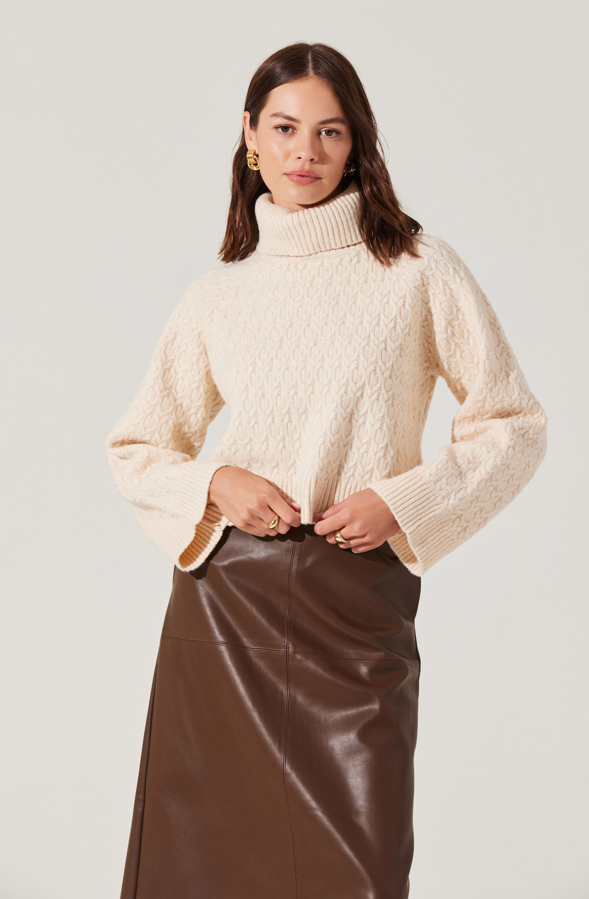 Textured Boxy Turtleneck Sweater-Aljck