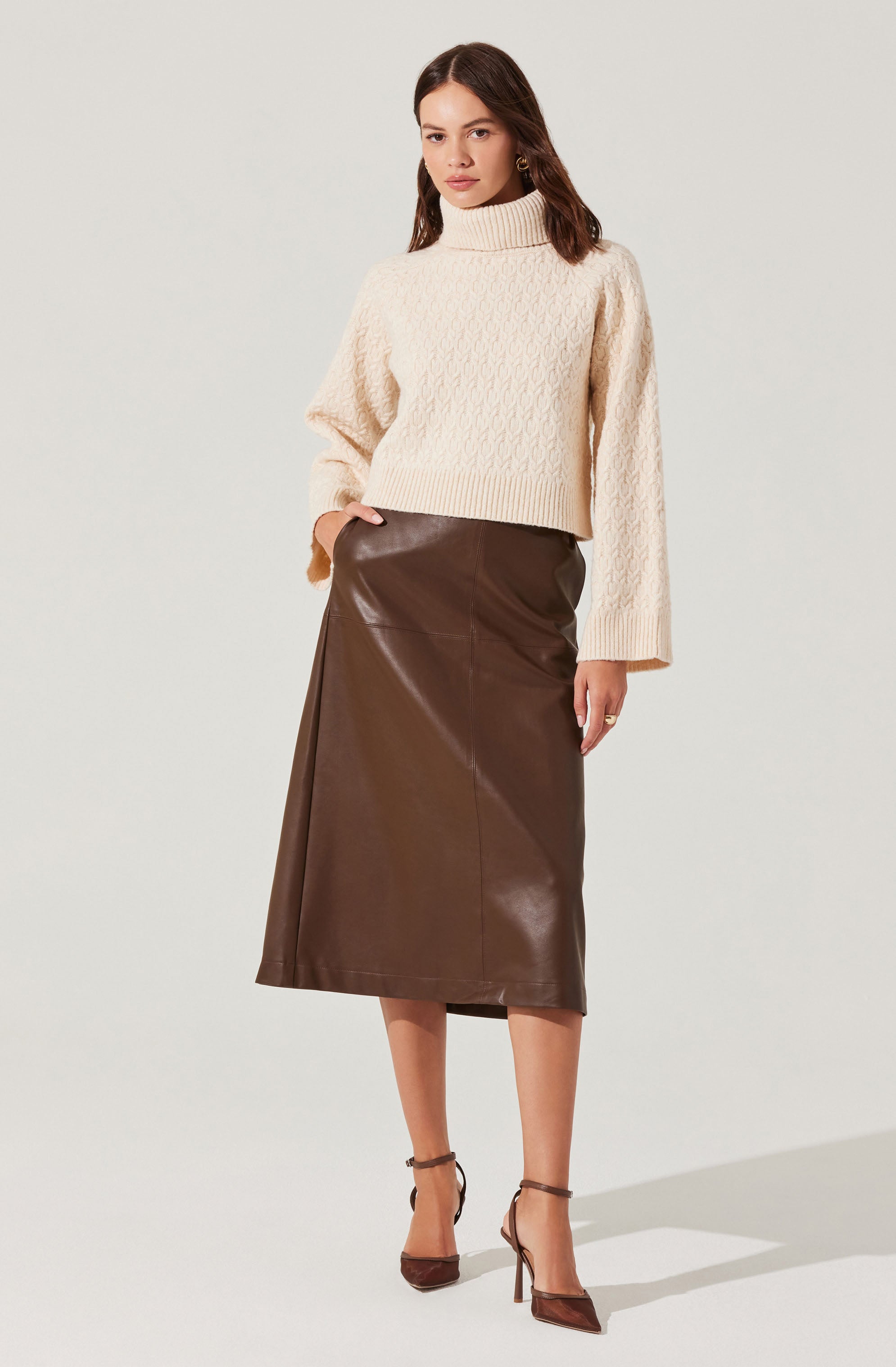 Textured Boxy Turtleneck Sweater-Aljck