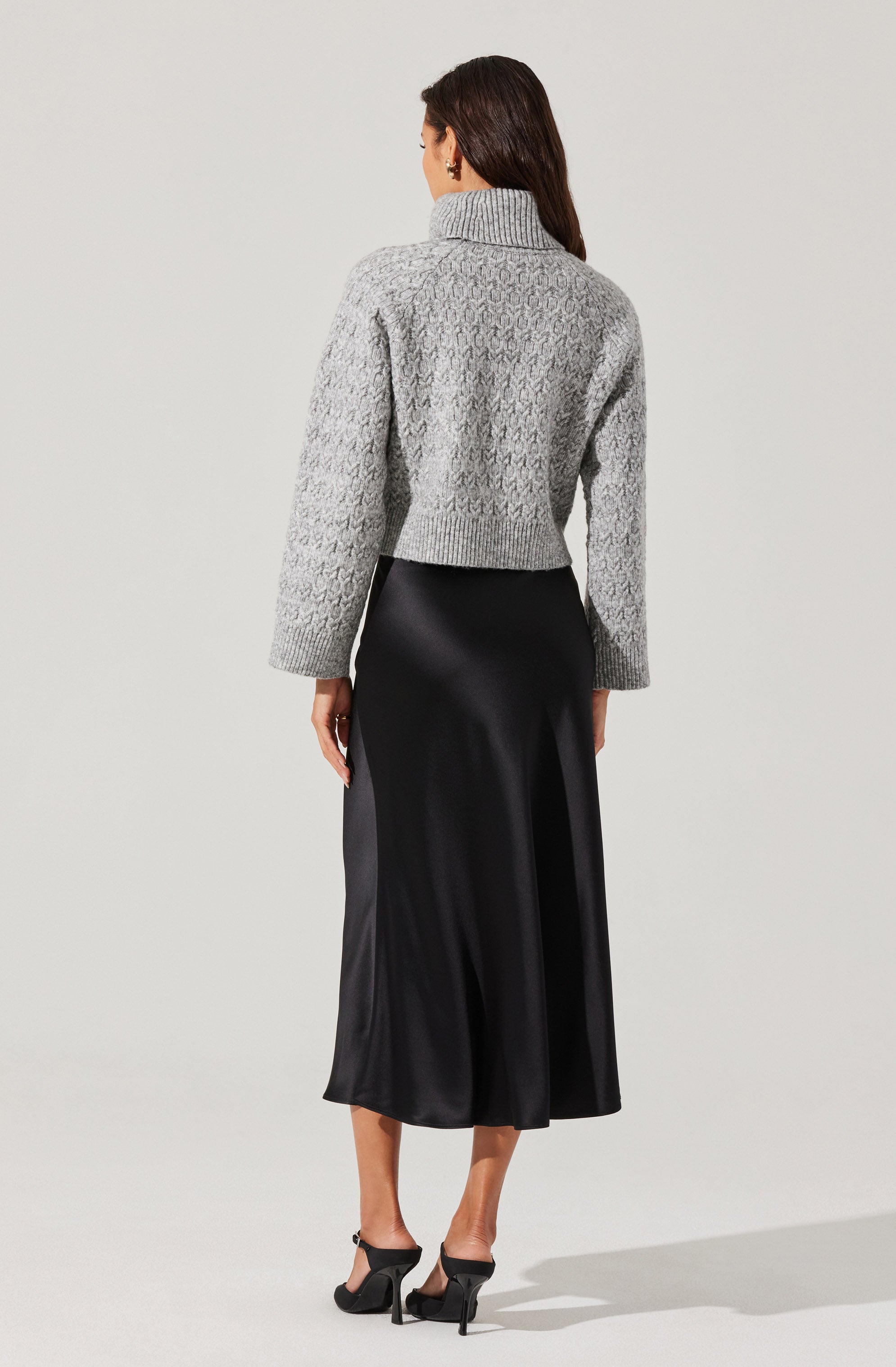 Textured Boxy Turtleneck Sweater-Aljck