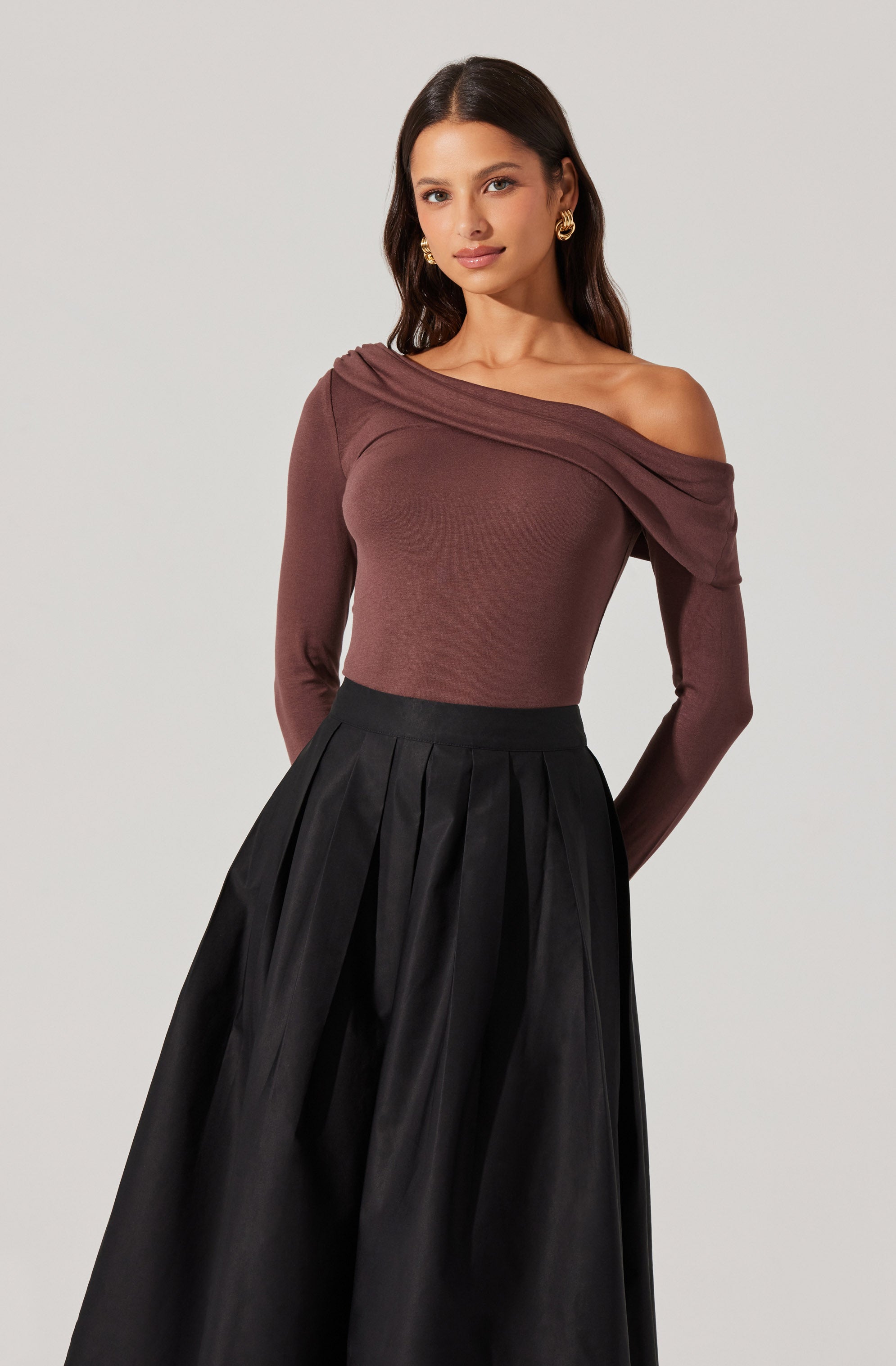 Draped Off Shoulder Top-Aljck