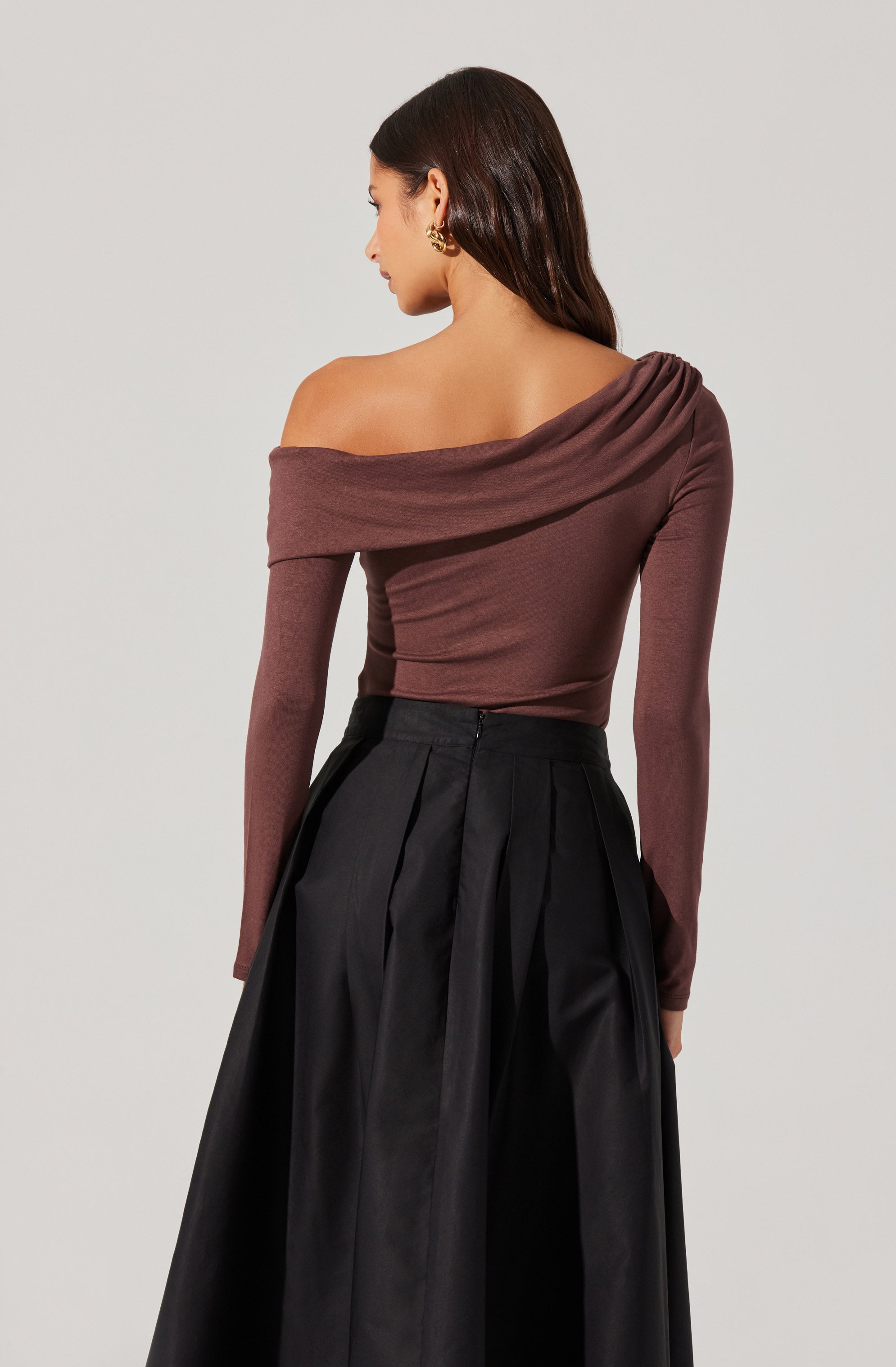 Draped Off Shoulder Top-Aljck