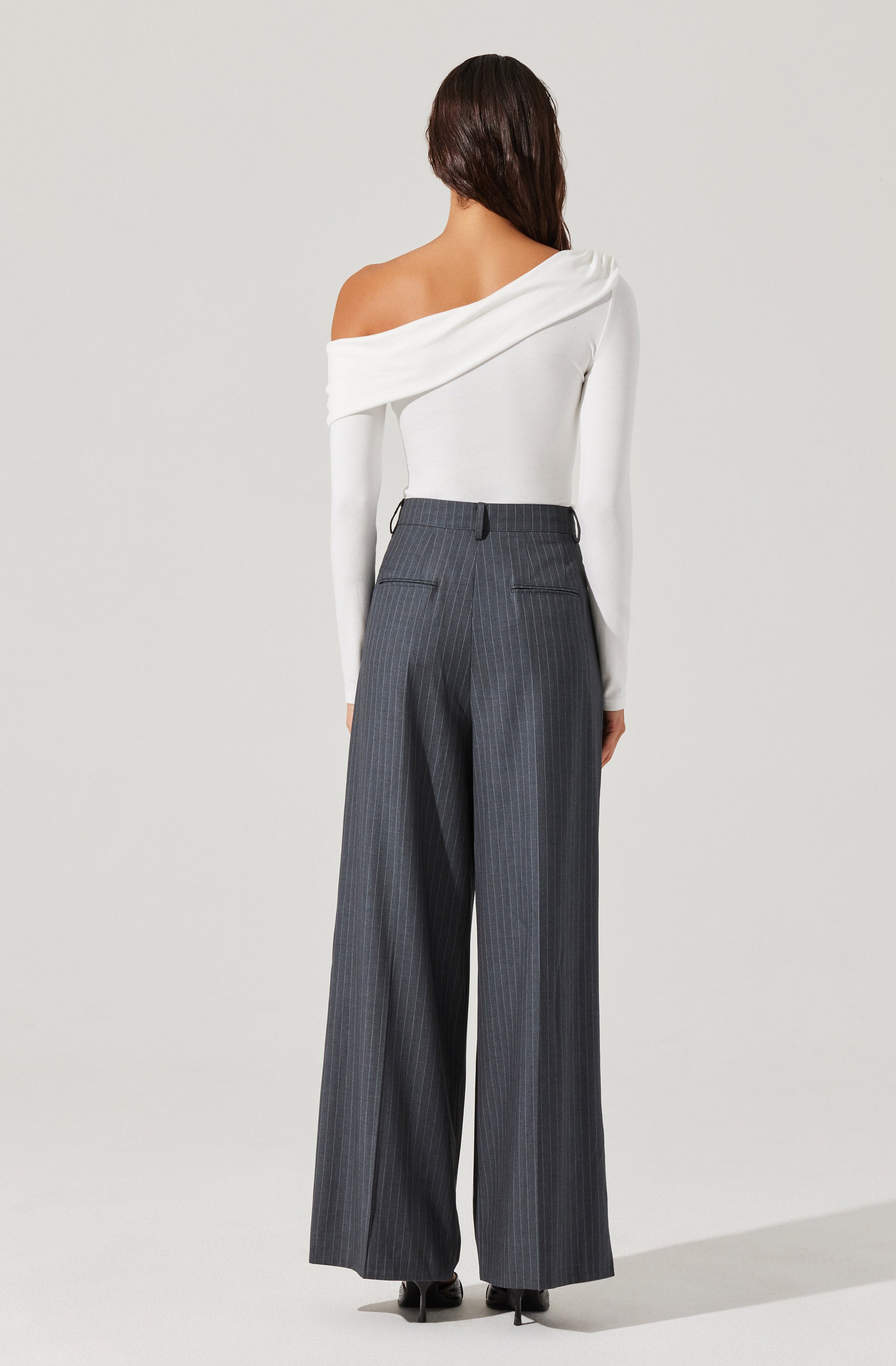 Draped Off Shoulder Top-Aljck