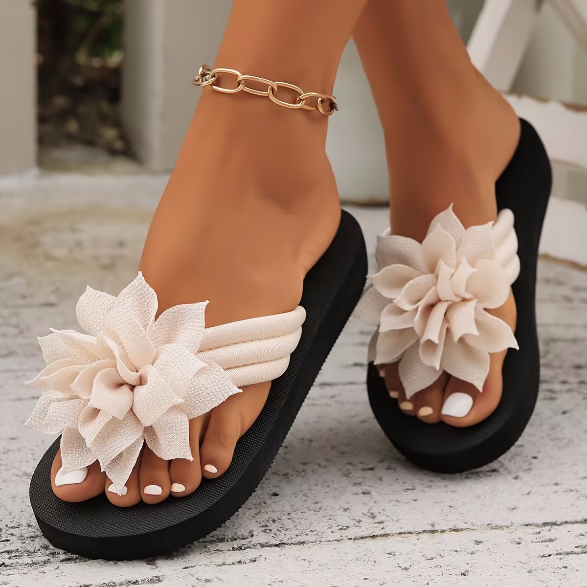 Wide-Fit Women'S Stylish Sandals with Floral Design, Casual Flip-Flops, Flat Beach Vacation Shoes