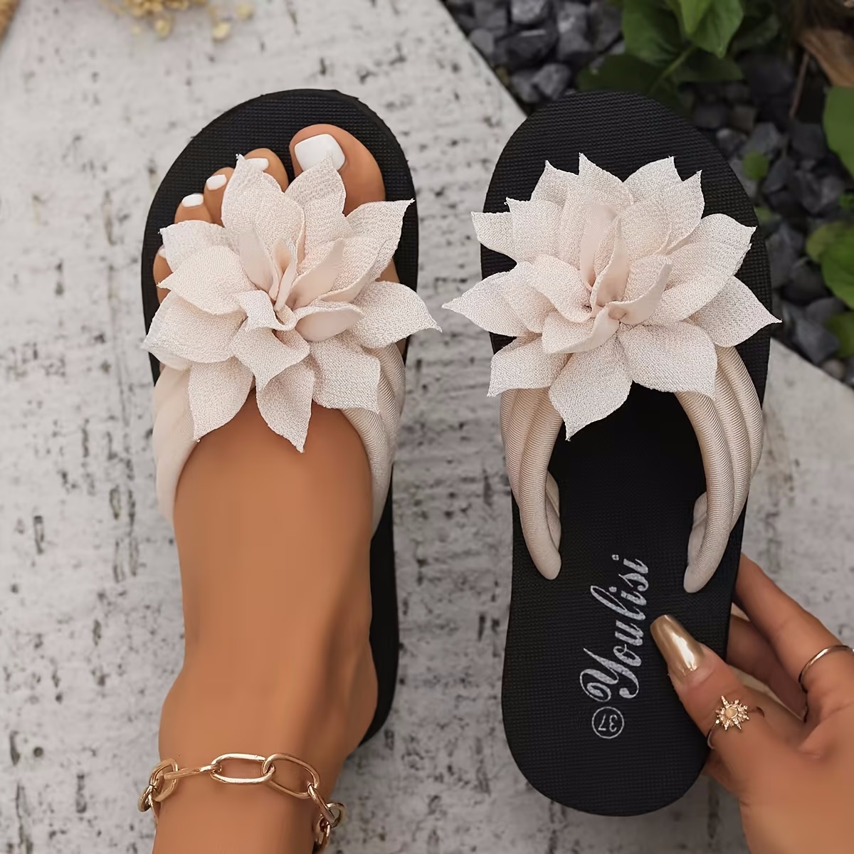 Wide-Fit Women'S Stylish Sandals with Floral Design, Casual Flip-Flops, Flat Beach Vacation Shoes