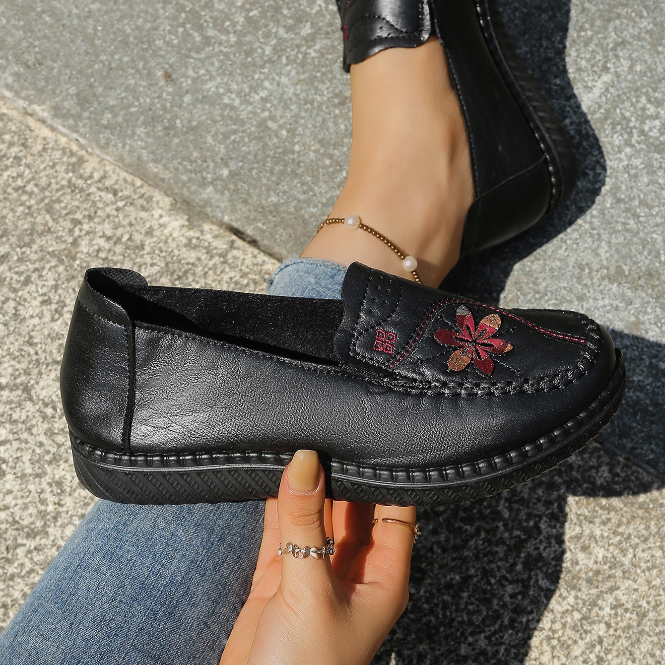 🔥Last Day 60% OFF Women's PU Leather Slip-On Loafers, Soft Sole Anti-Slip Breathable Shoes for Middle-Aged Women, Casual Footwear for Spring and Fall