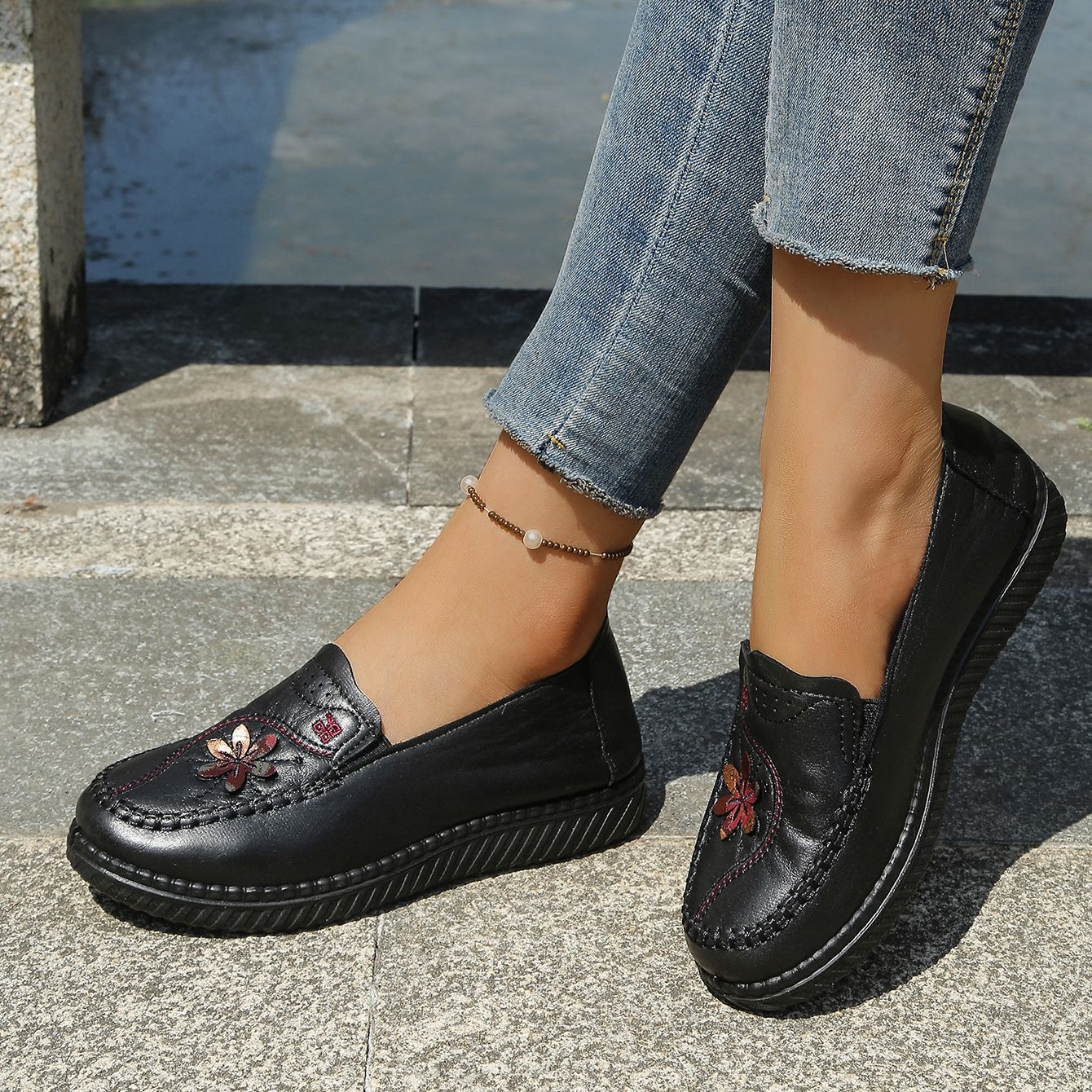 🔥Last Day 60% OFF Women's PU Leather Slip-On Loafers, Soft Sole Anti-Slip Breathable Shoes for Middle-Aged Women, Casual Footwear for Spring and Fall