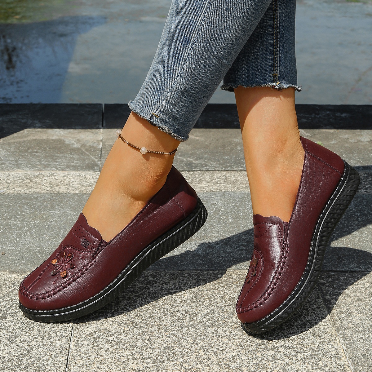 🔥Last Day 60% OFF Women's PU Leather Slip-On Loafers, Soft Sole Anti-Slip Breathable Shoes for Middle-Aged Women, Casual Footwear for Spring and Fall