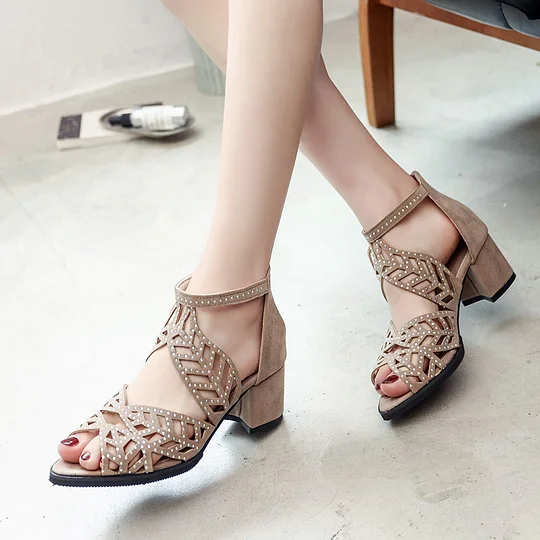 🔥Last Day Promotion 48% OFF - Women's New Summer Women's Boho Hollow Out Block Heels, Peep Toe Back Zipper Low Heel Sandals, Orthopaedic Sandals