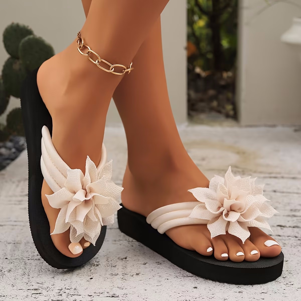 Wide-Fit Women'S Stylish Sandals with Floral Design, Casual Flip-Flops, Flat Beach Vacation Shoes