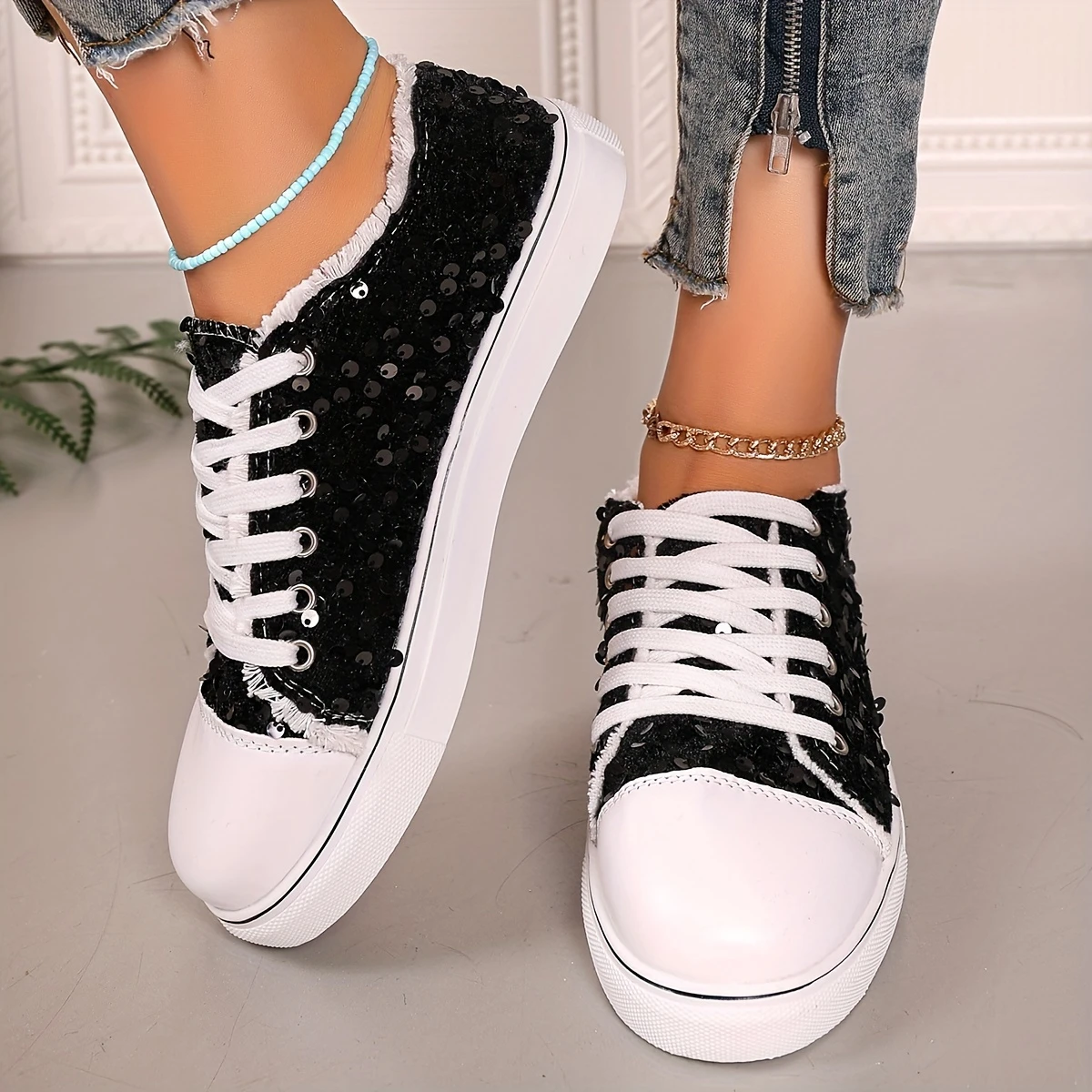 Women's Round Toe Low-top Sneakers