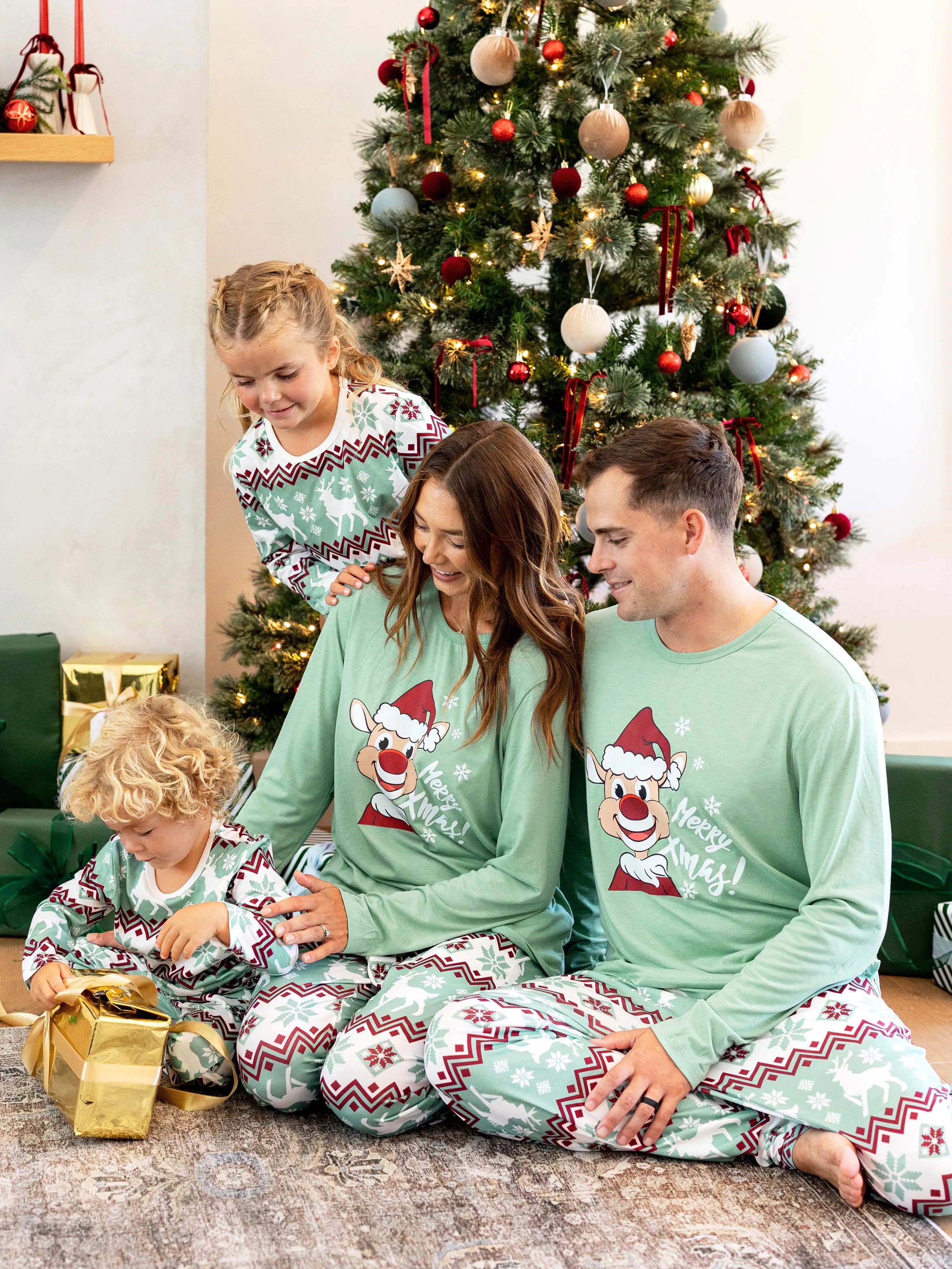 Christmas Matching Family Pajamas Set Christmas Spirit and Snowflake Print PJS
