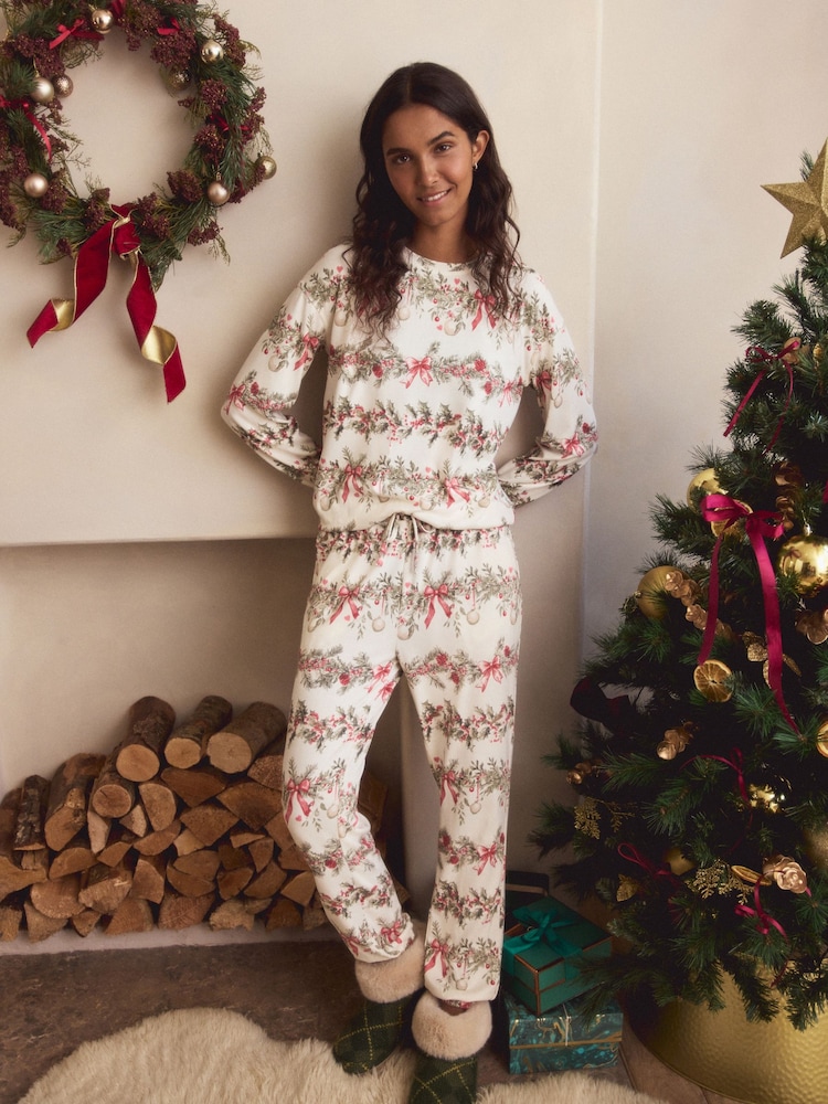 Oatmeal Wreath Cosy Long Sleeve Gift Wrap Pyjamas