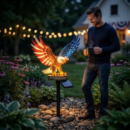 🔥LAST DAY 50% OFF – Solar Eagle Garden Light – A Glowing Tribute to American Freedom