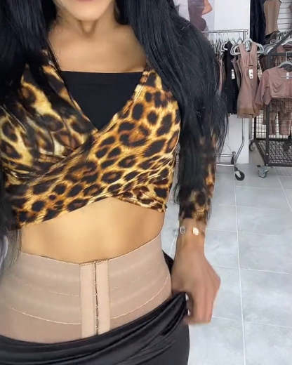 High-waisted Two-layer Lace Paneled Hip-lifting Shorts