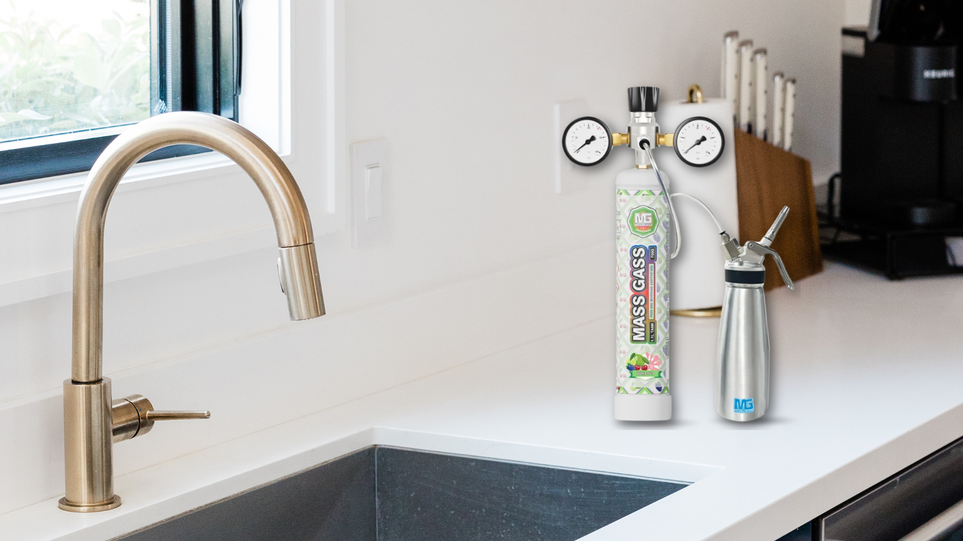 Clean whipped cream dispenser 