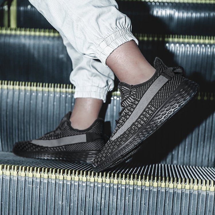 Men's Ultra-Light Fly-Knit Sneakers