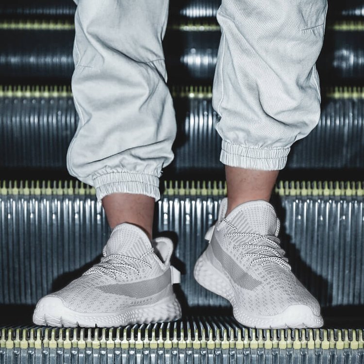 Men's Ultra-Light Fly-Knit Sneakers