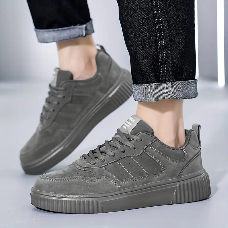 Men's Lightweight Lace-Up Casual Sneakers