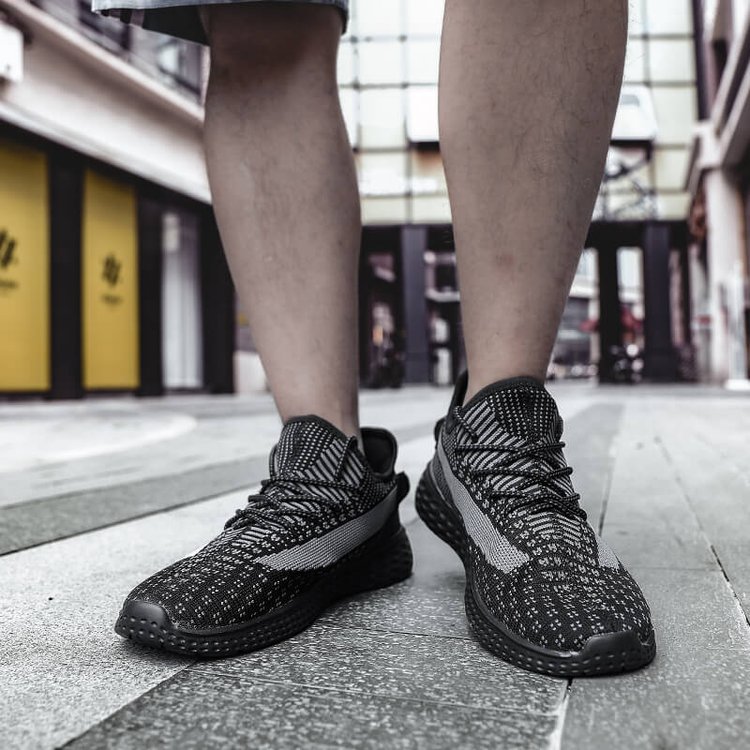 Men's Ultra-Light Fly-Knit Sneakers