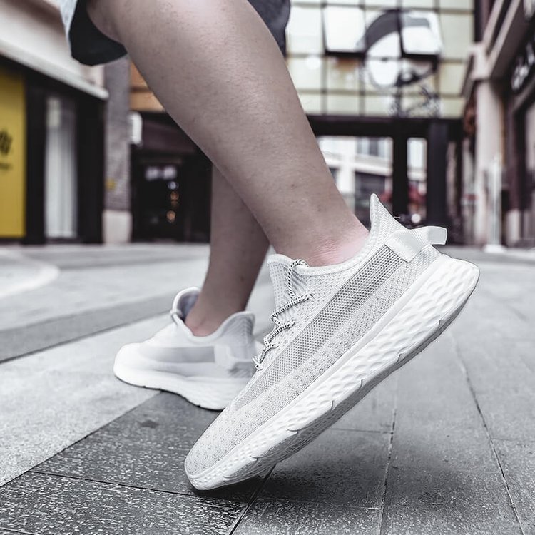 Men's Ultra-Light Fly-Knit Sneakers