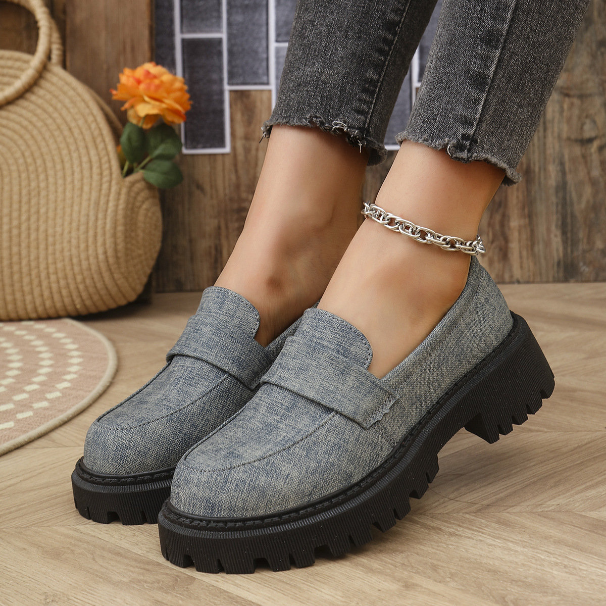 Women's thick-soled comfortable slip-on loafers