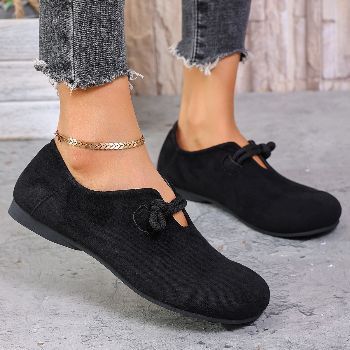Women's solid color flat work shoes