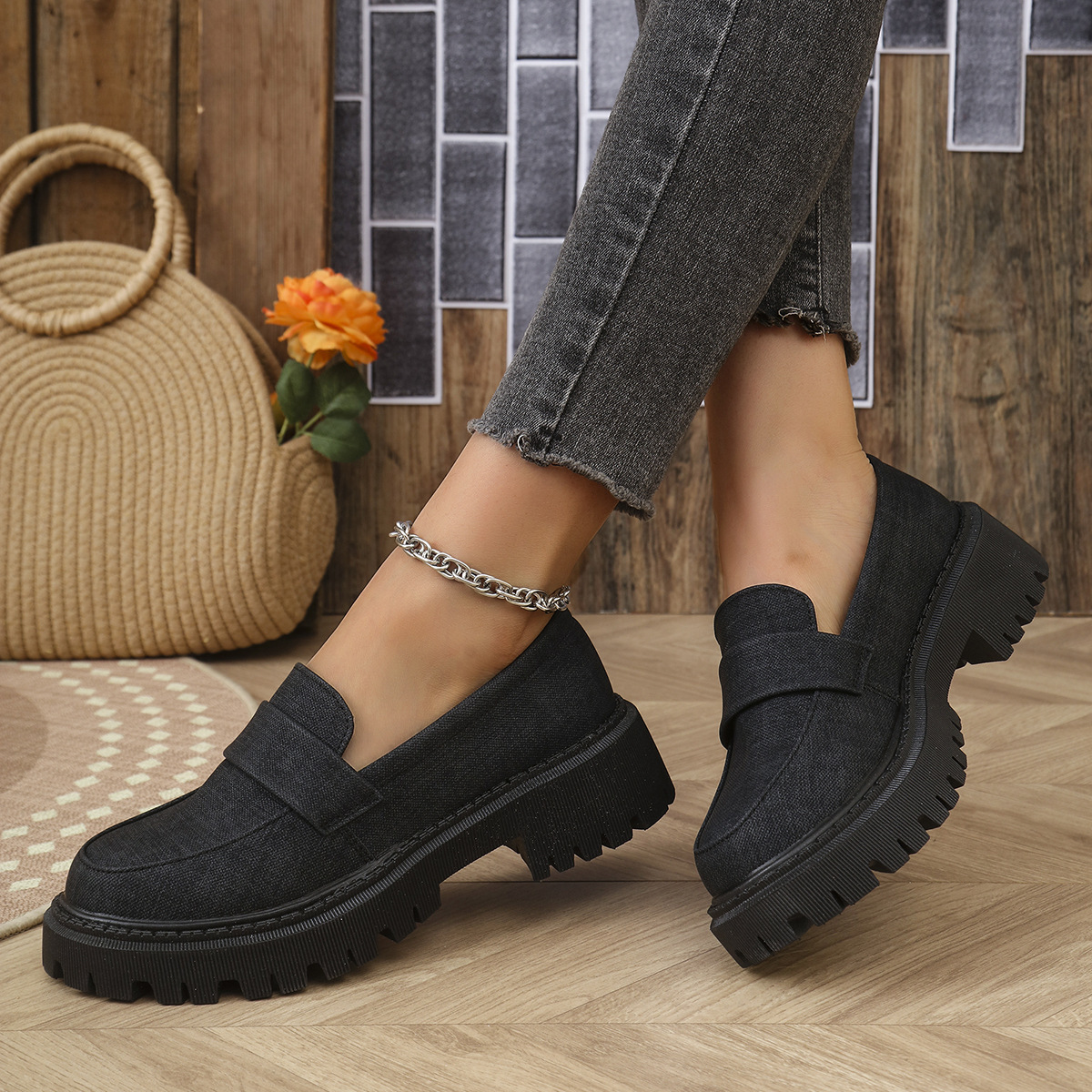 Women's thick-soled comfortable slip-on loafers