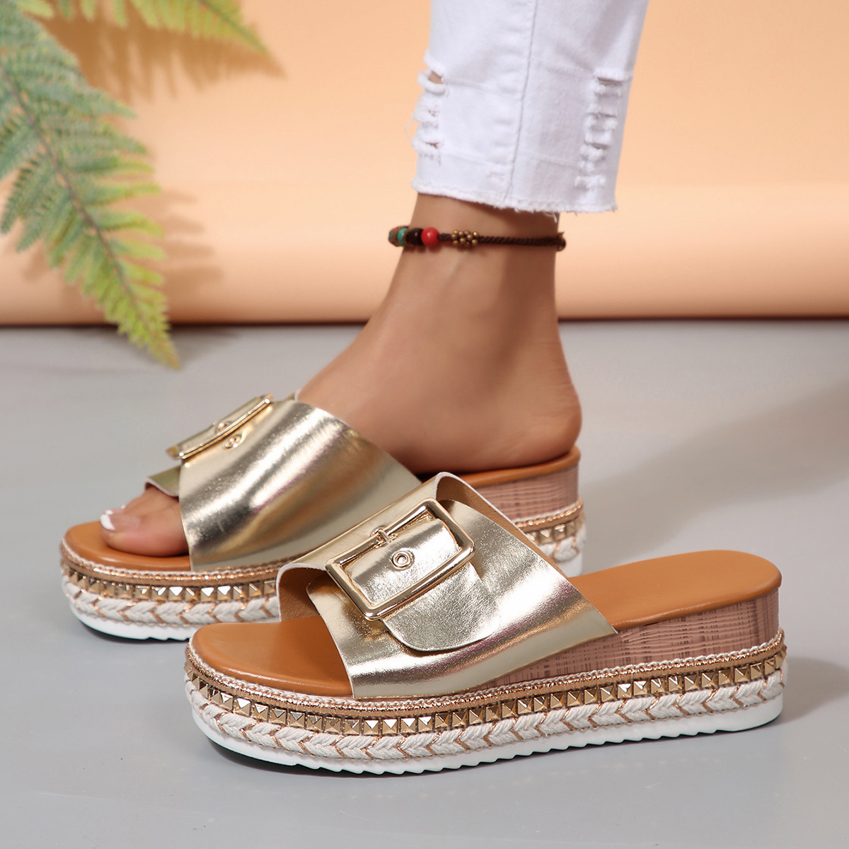 📢🔥Women's new summer wedge slippers