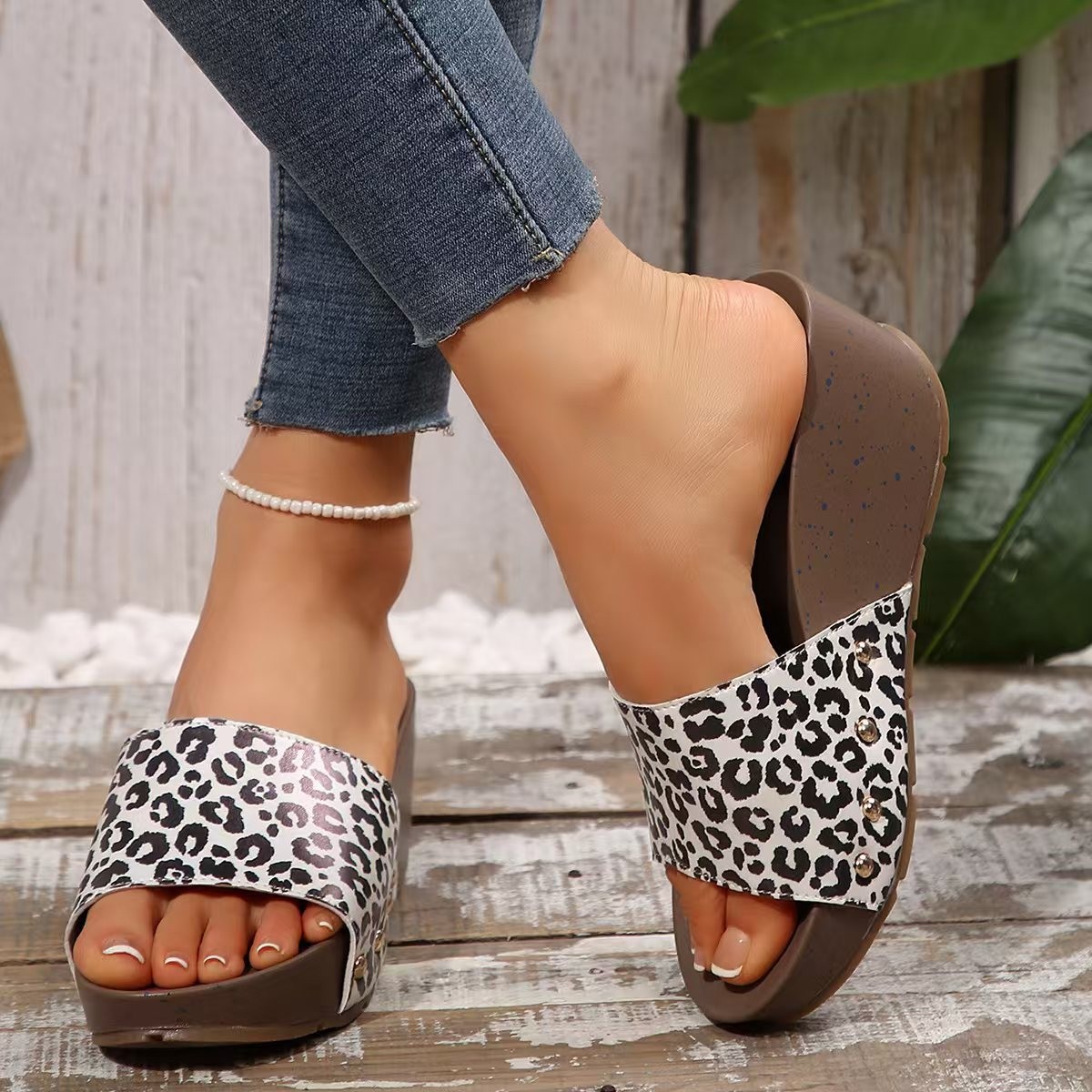 Ladies summer thick-soled wedge slippers