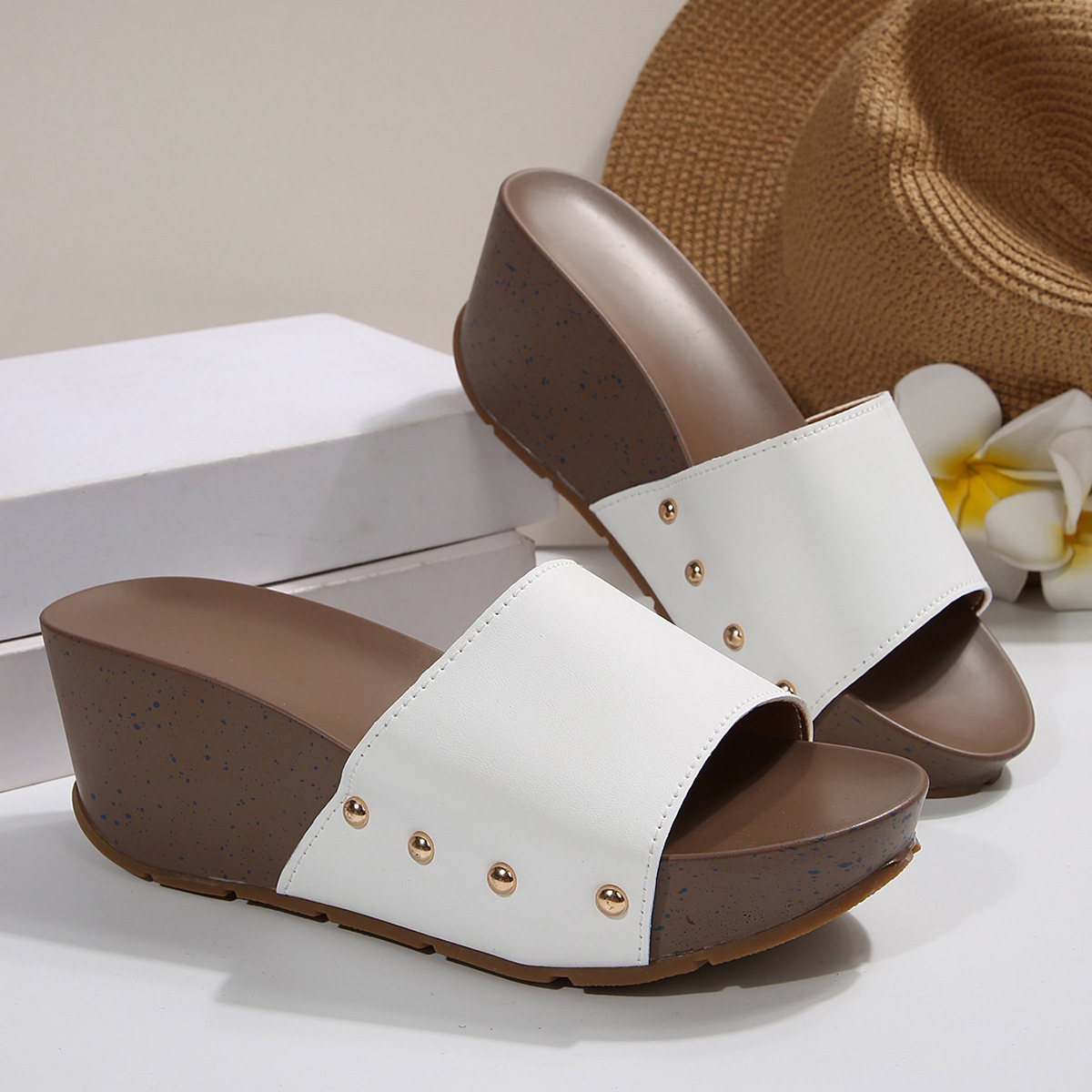 Ladies summer thick-soled wedge slippers
